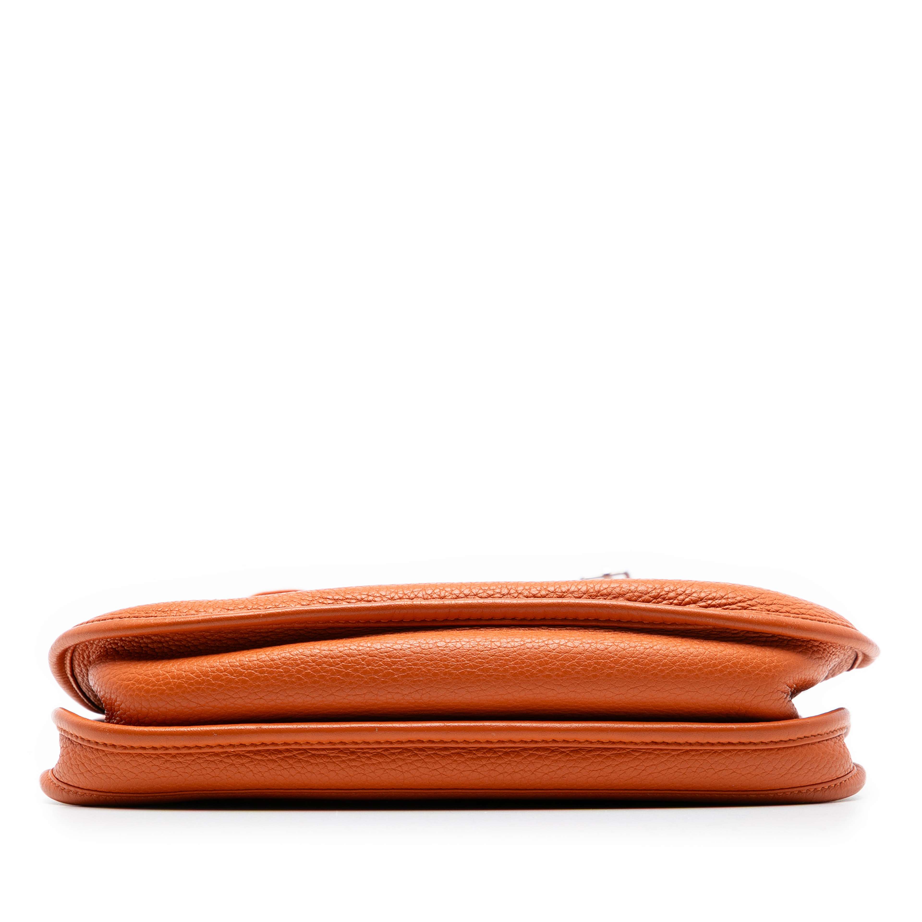 Hermès Clemence Evelyne Iii 29, från Luxclusif, i färgen orange. Klicka för att öppna bilden i stort format