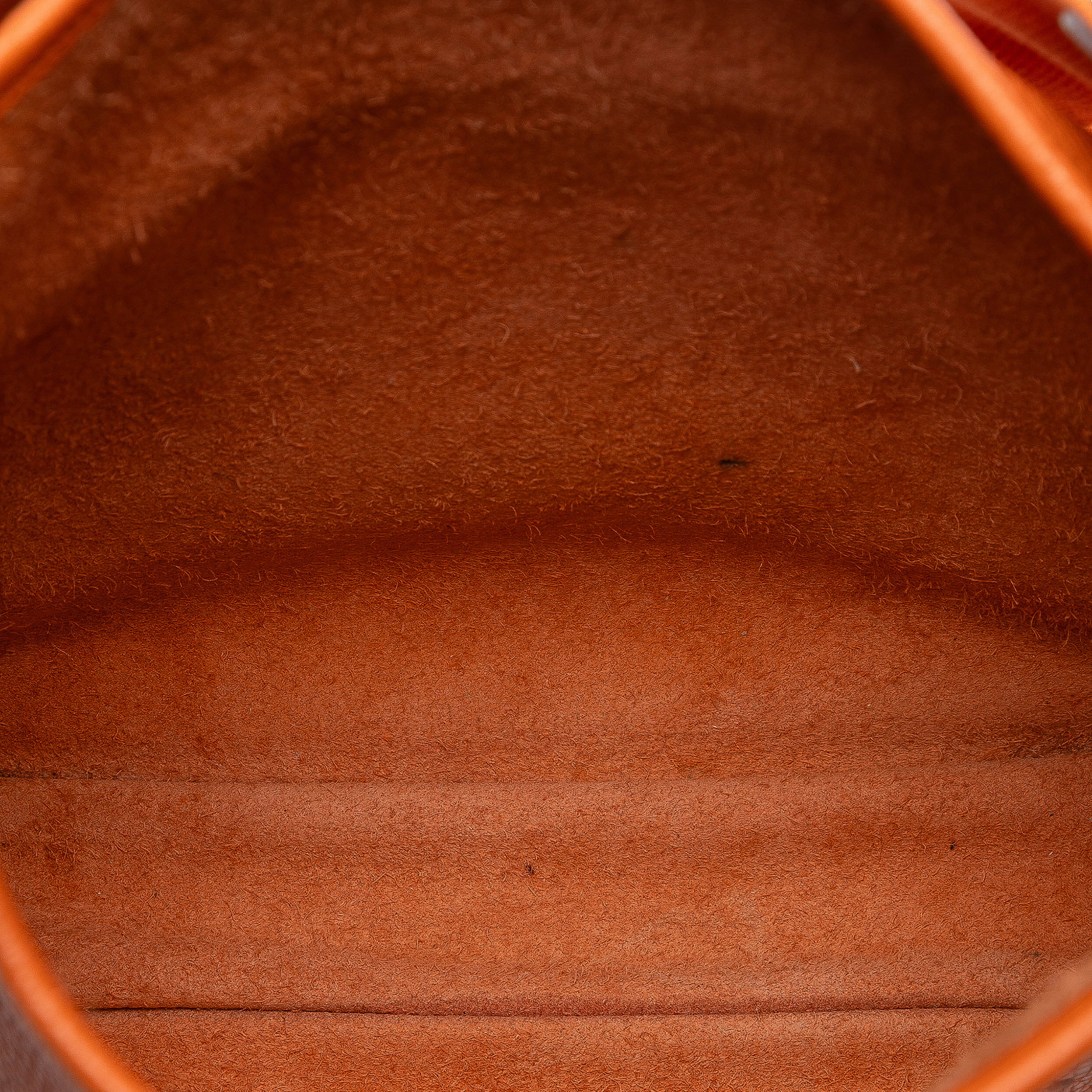 Hermès Clemence Evelyne Iii 29, från Luxclusif, i färgen orange. Klicka för att öppna bilden i stort format