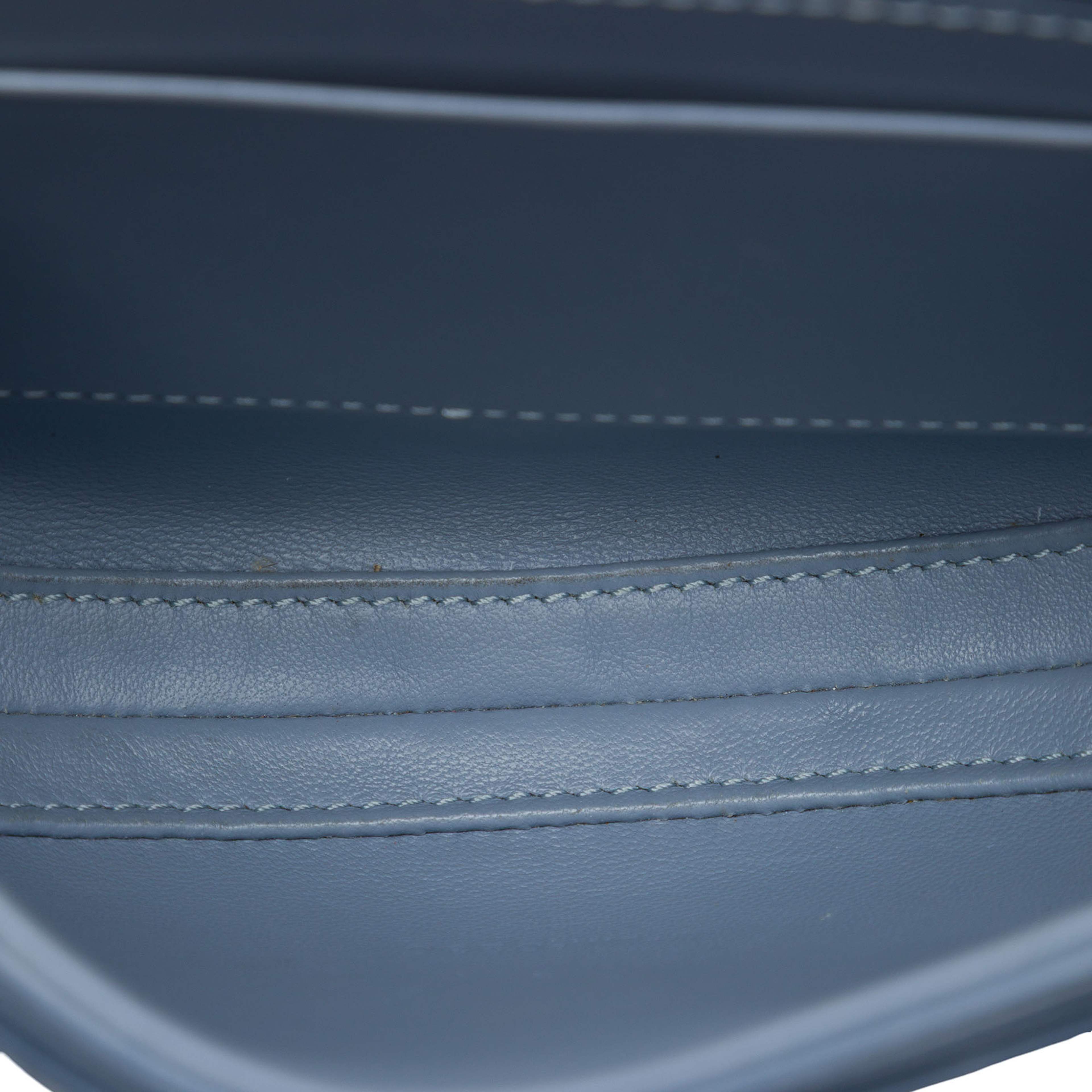 Celine Small Calfskin Besace 16 Crossbody, från Luxclusif, i färgen blå. Klicka för att öppna bilden i stort format