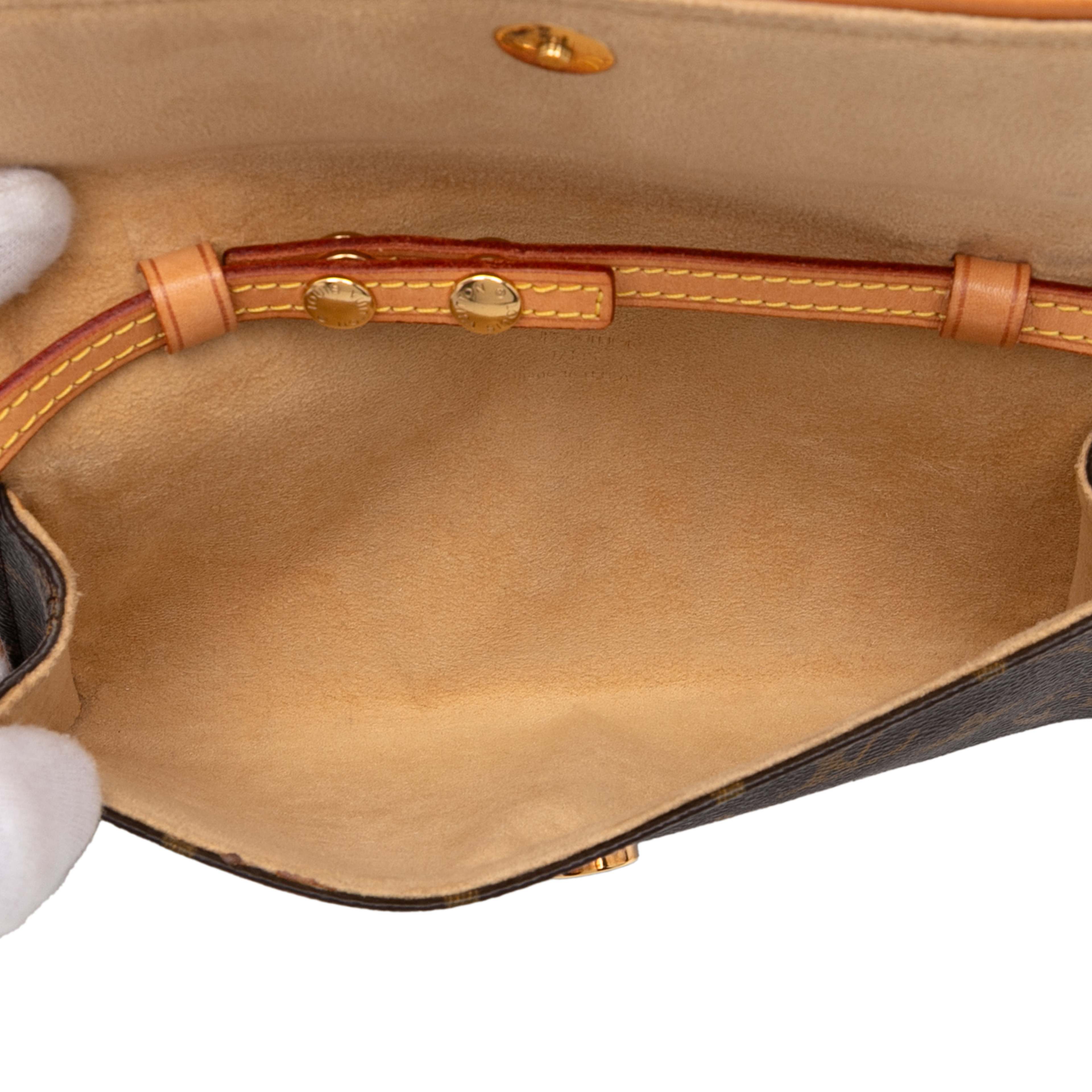 Louis Vuitton Monogram Pochette Twin Pm, från Luxclusif, i färgen brown. Klicka för att öppna bilden i stort format