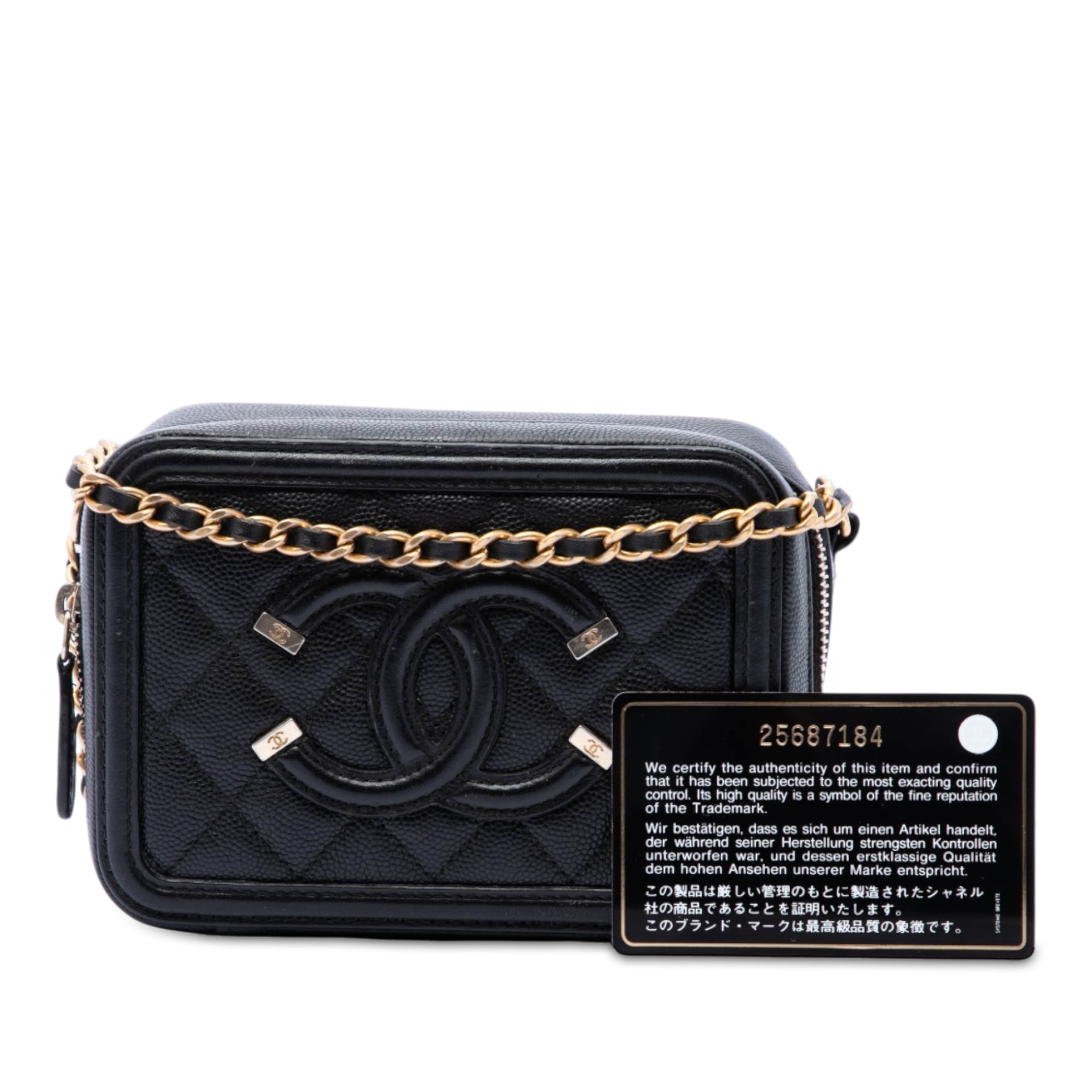 Chanel Caviar Cc Filigree Vanity Clutch With Chain, från Luxclusif, i färgen svart. Klicka för att öppna bilden i stort format
