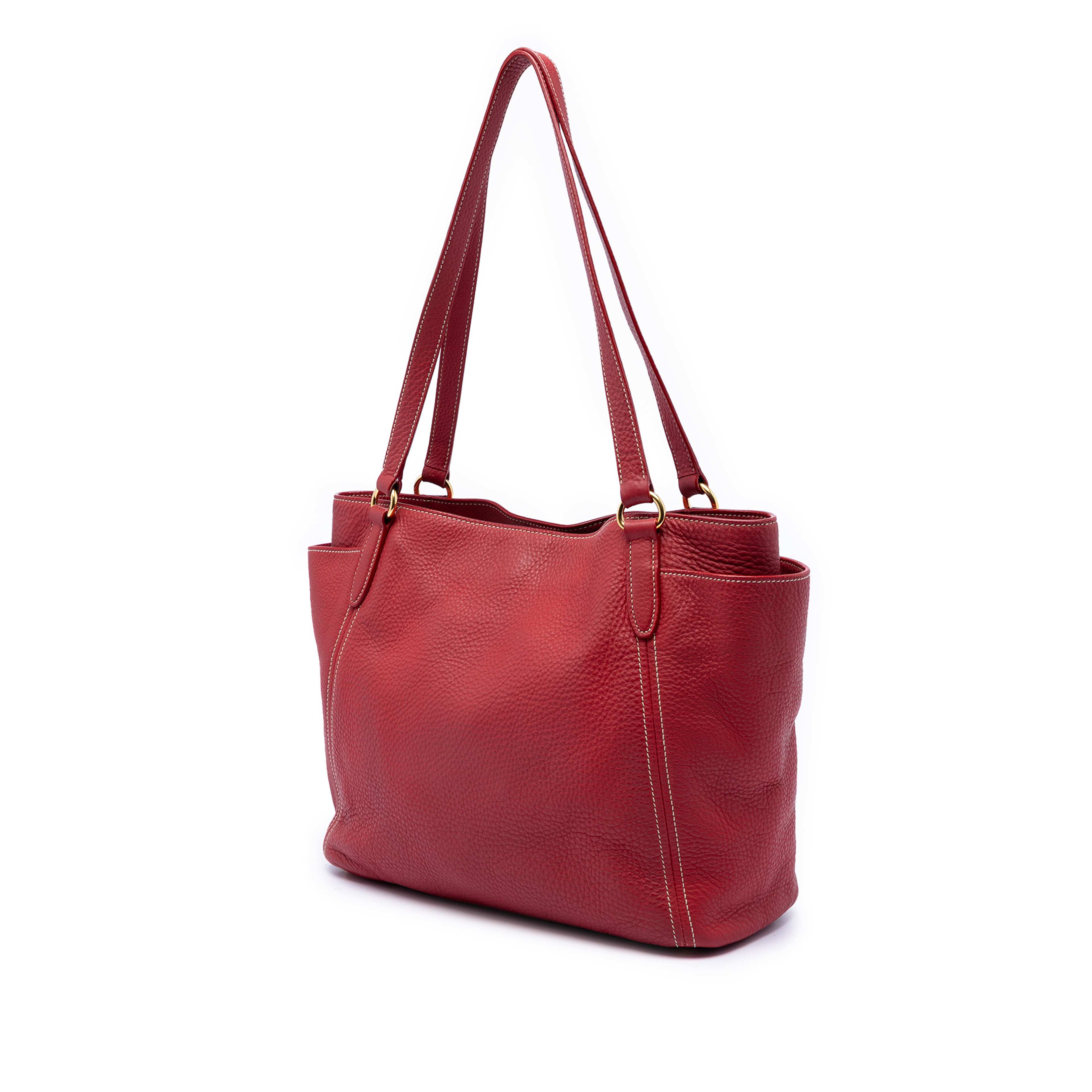 Prada Vitello Daino Double Pocket Tote, från Luxclusif, i färgen red. Klicka för att öppna bilden i stort format