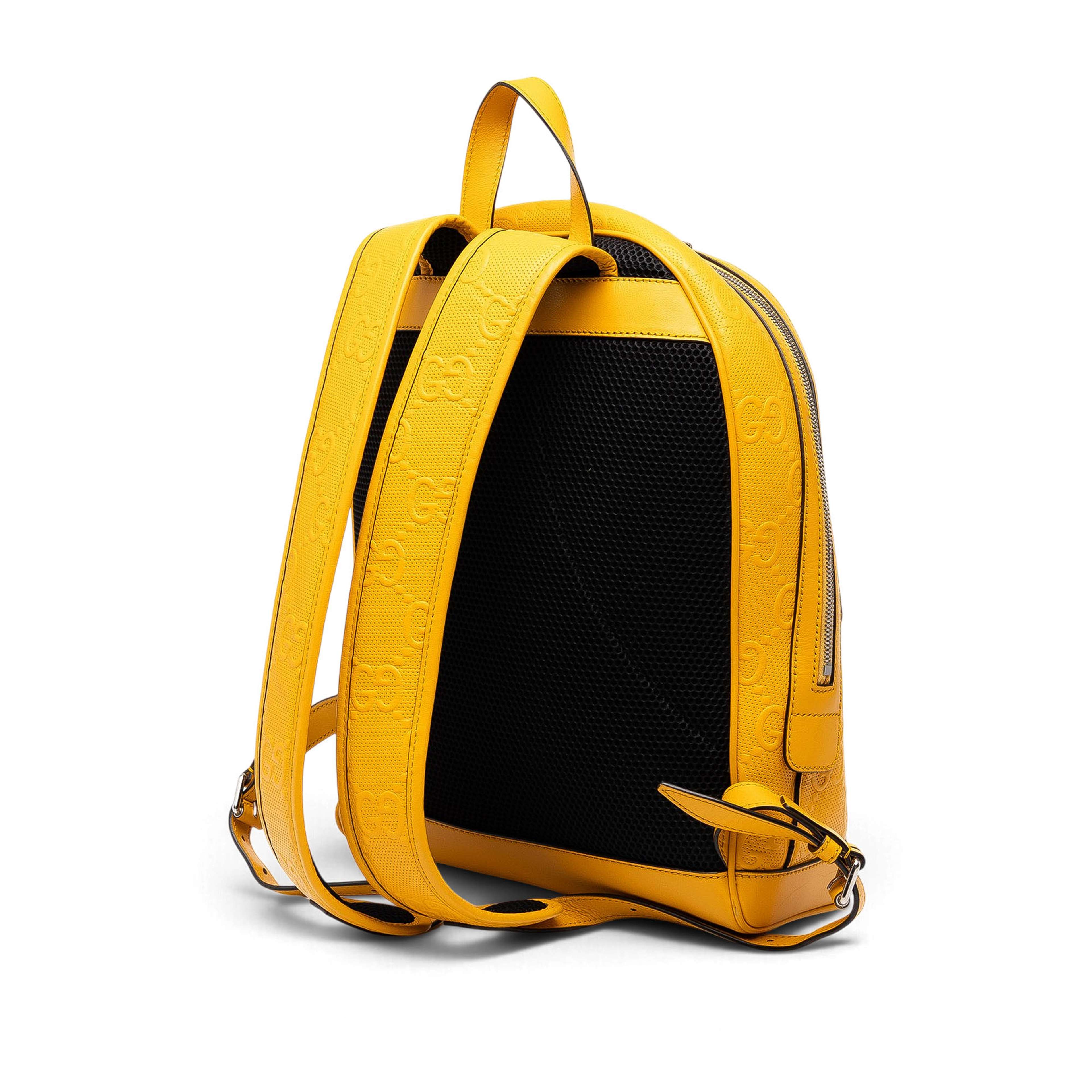 Gucci Gg Embossed Perforated Calfskin Backpack, från Luxclusif, i färgen gul. Klicka för att öppna bilden i stort format