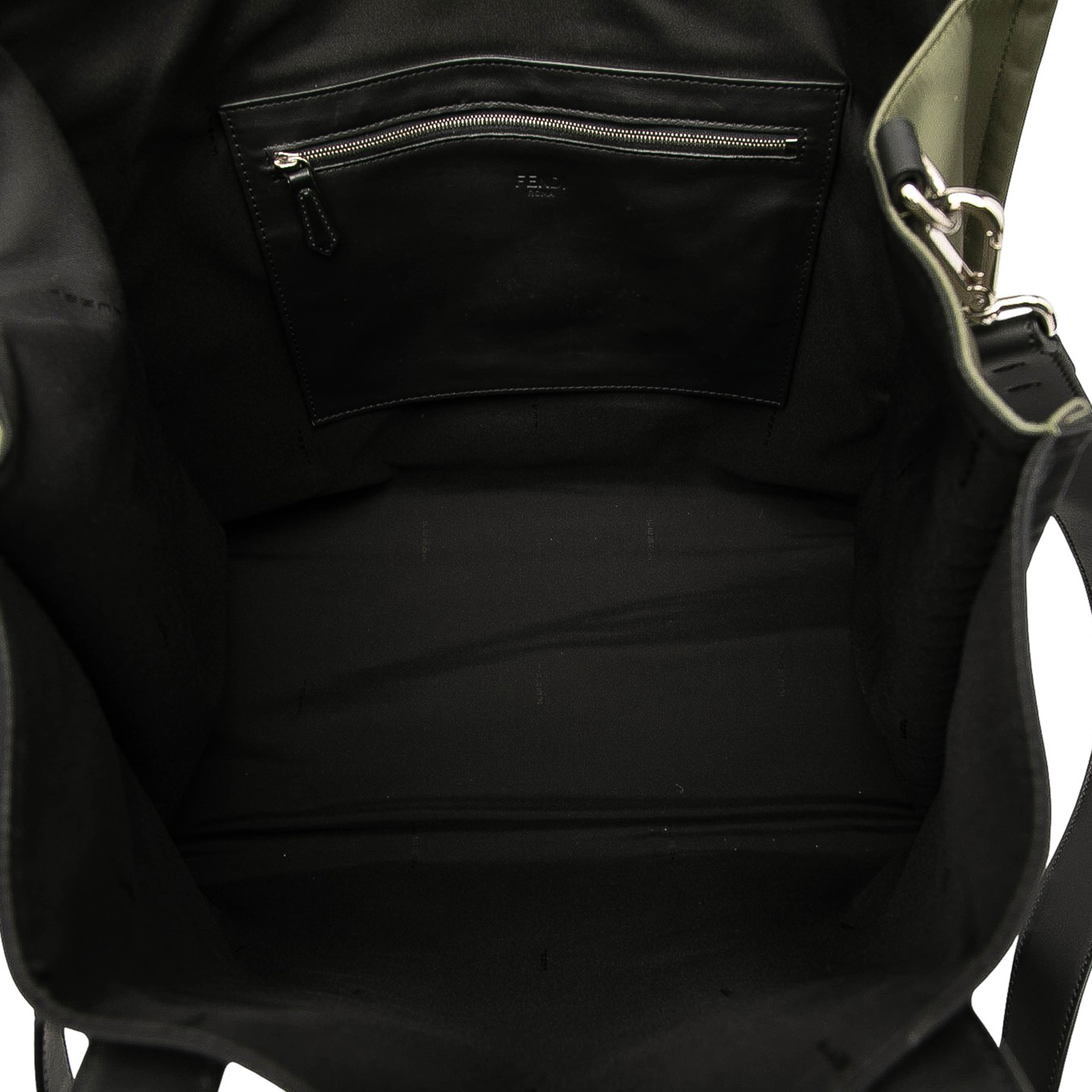 Fendi Large Nylon Think Fendi Yes Shopper Tote, från Luxclusif, i färgen black. Klicka för att öppna bilden i stort format