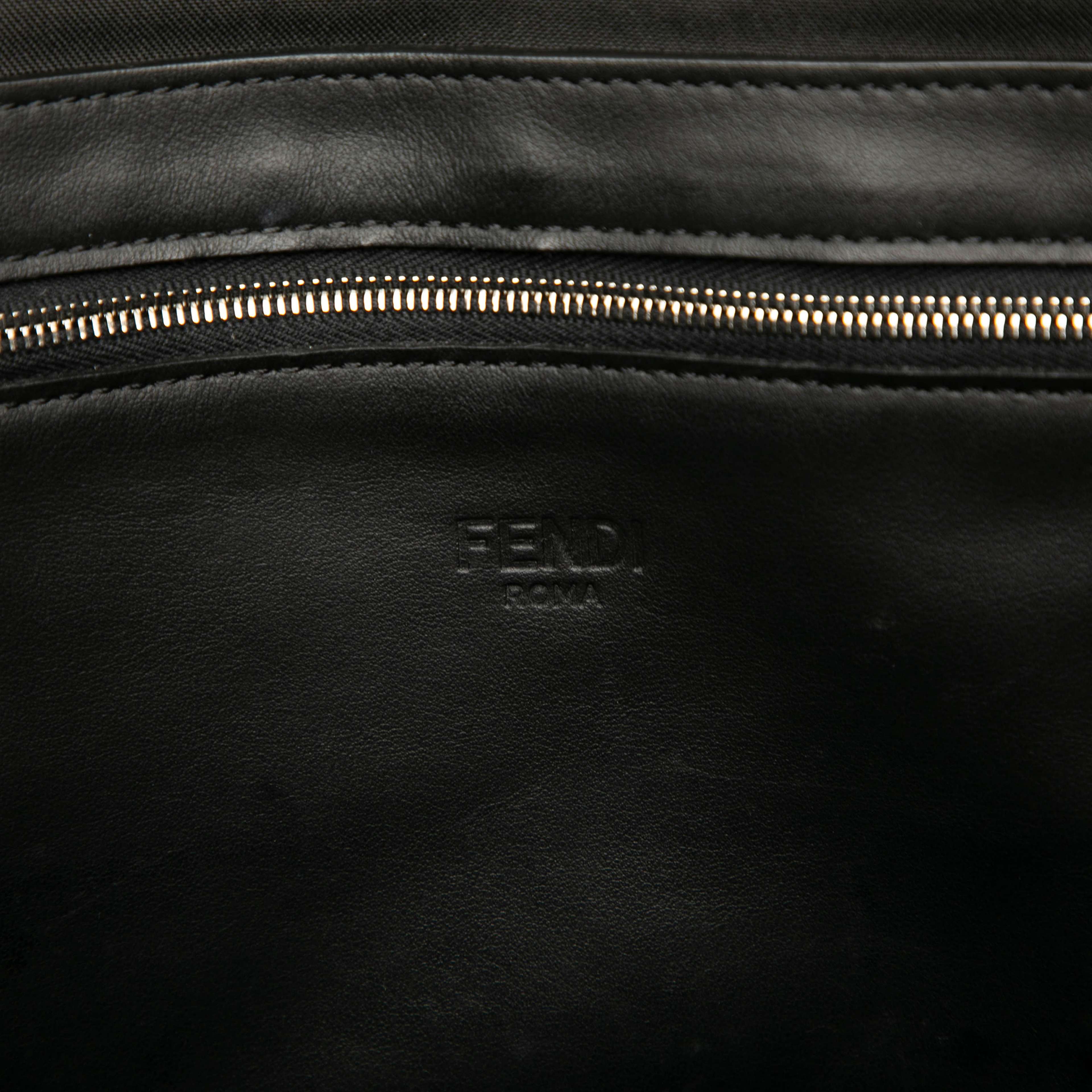 Fendi Large Nylon Think Fendi Yes Shopper Tote, från Luxclusif, i färgen black. Klicka för att öppna bilden i stort format