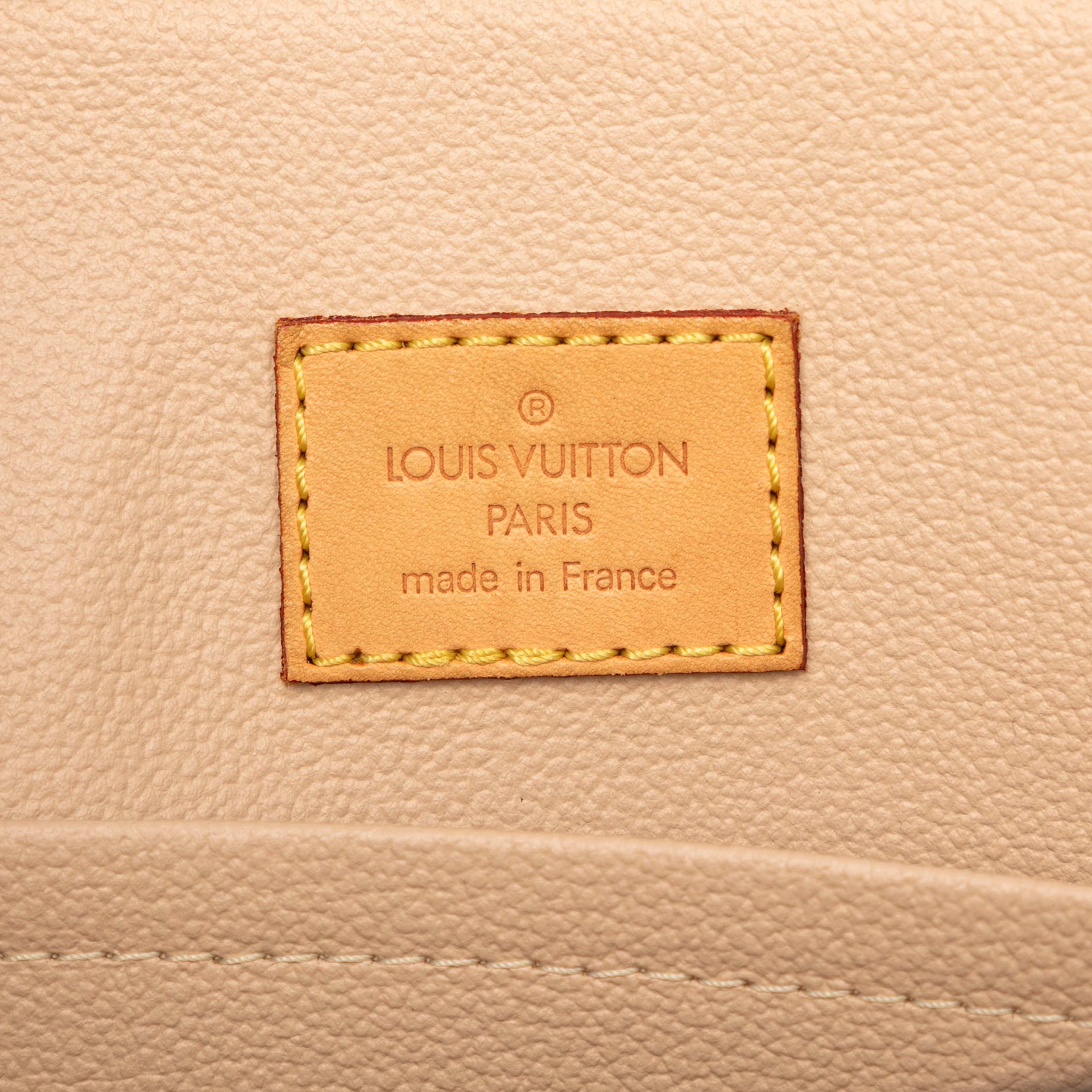 Louis Vuitton Monogram Sac Plat, från Luxclusif, i färgen brown. Klicka för att öppna bilden i stort format