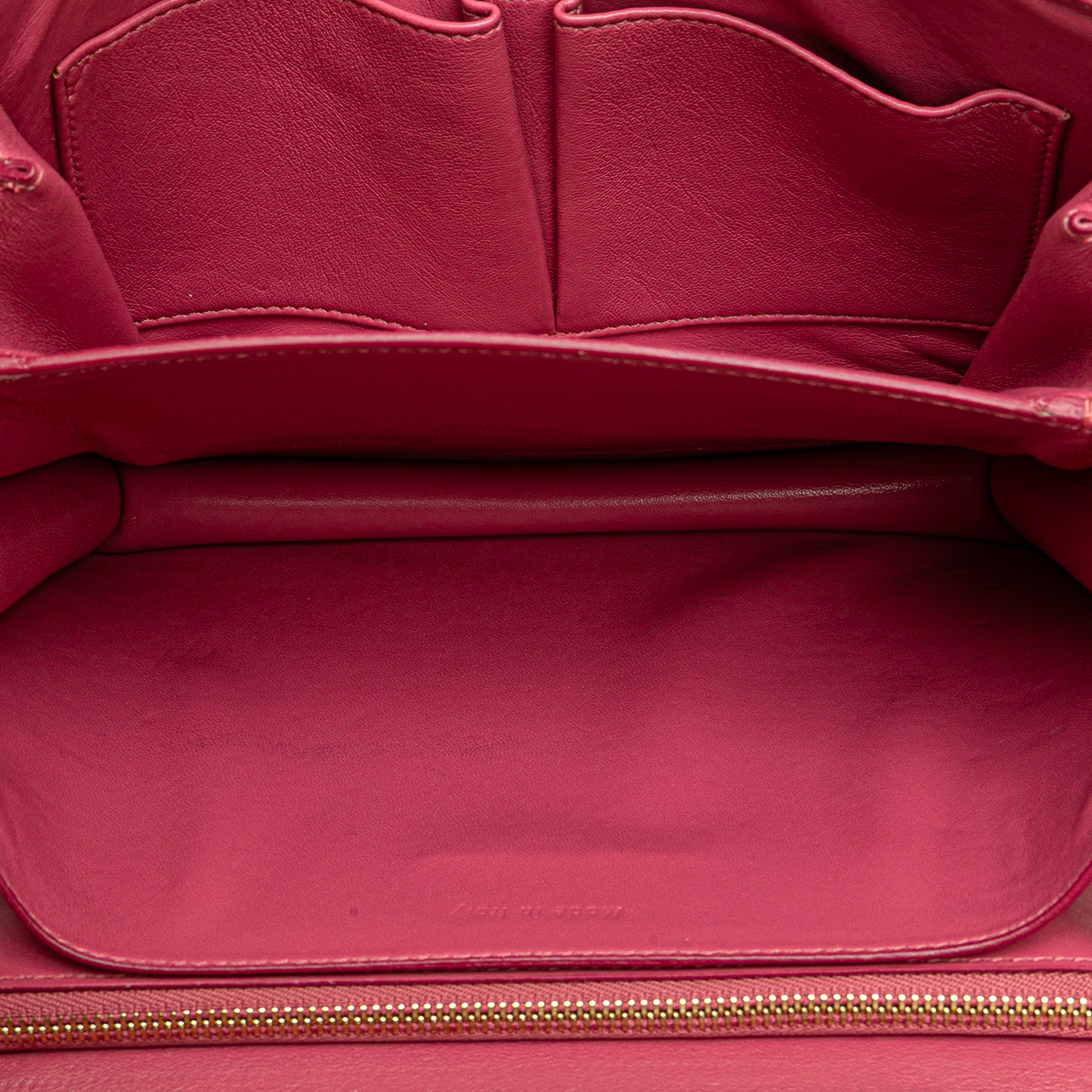 Celine Medium Calfskin Classic Box, från Luxclusif, i färgen blush. Klicka för att öppna bilden i stort format