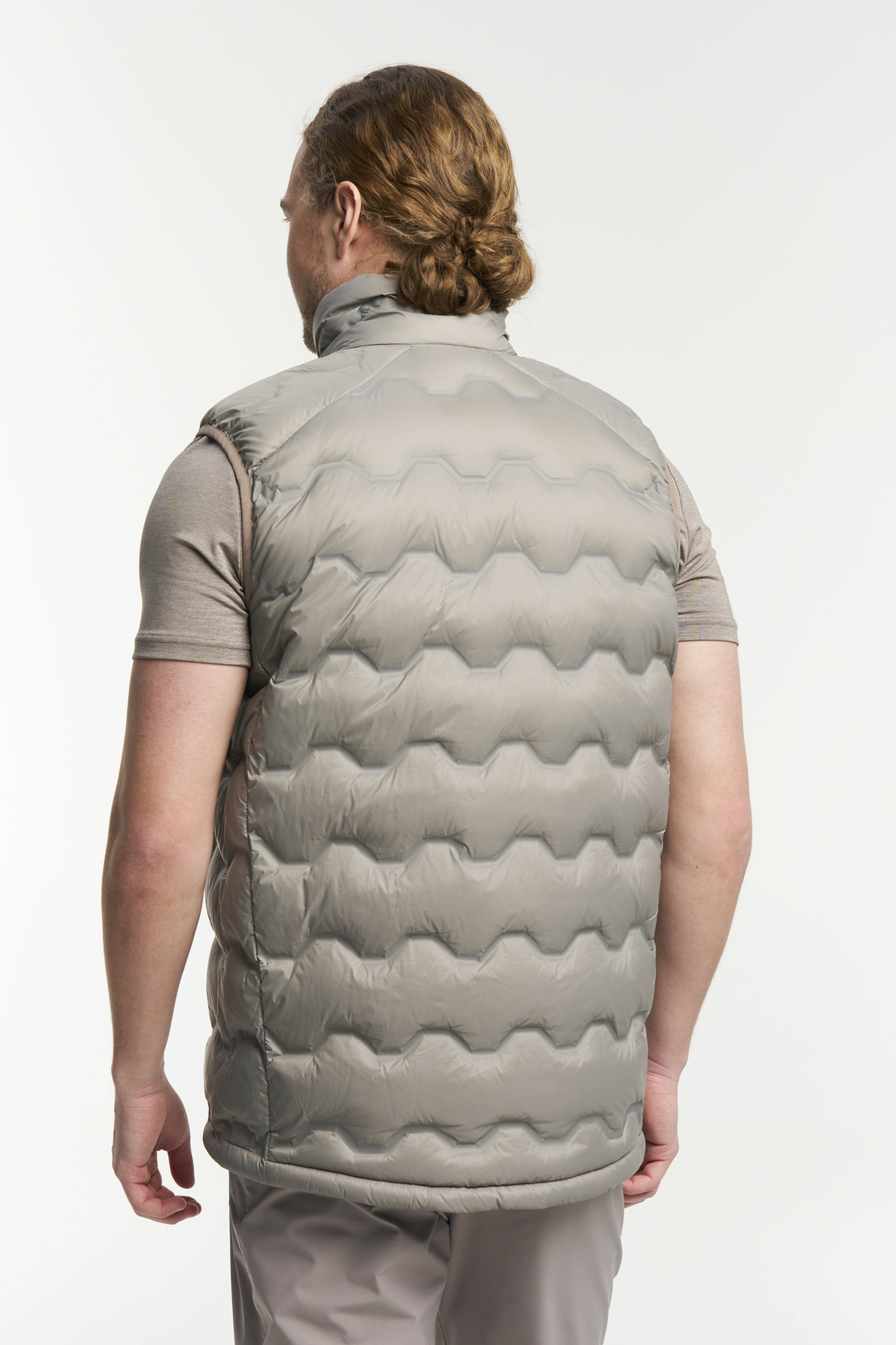 Txlite Shibui Down Vest Men, från Tenson, i färgen taupe. Klicka för att öppna bilden i stort format