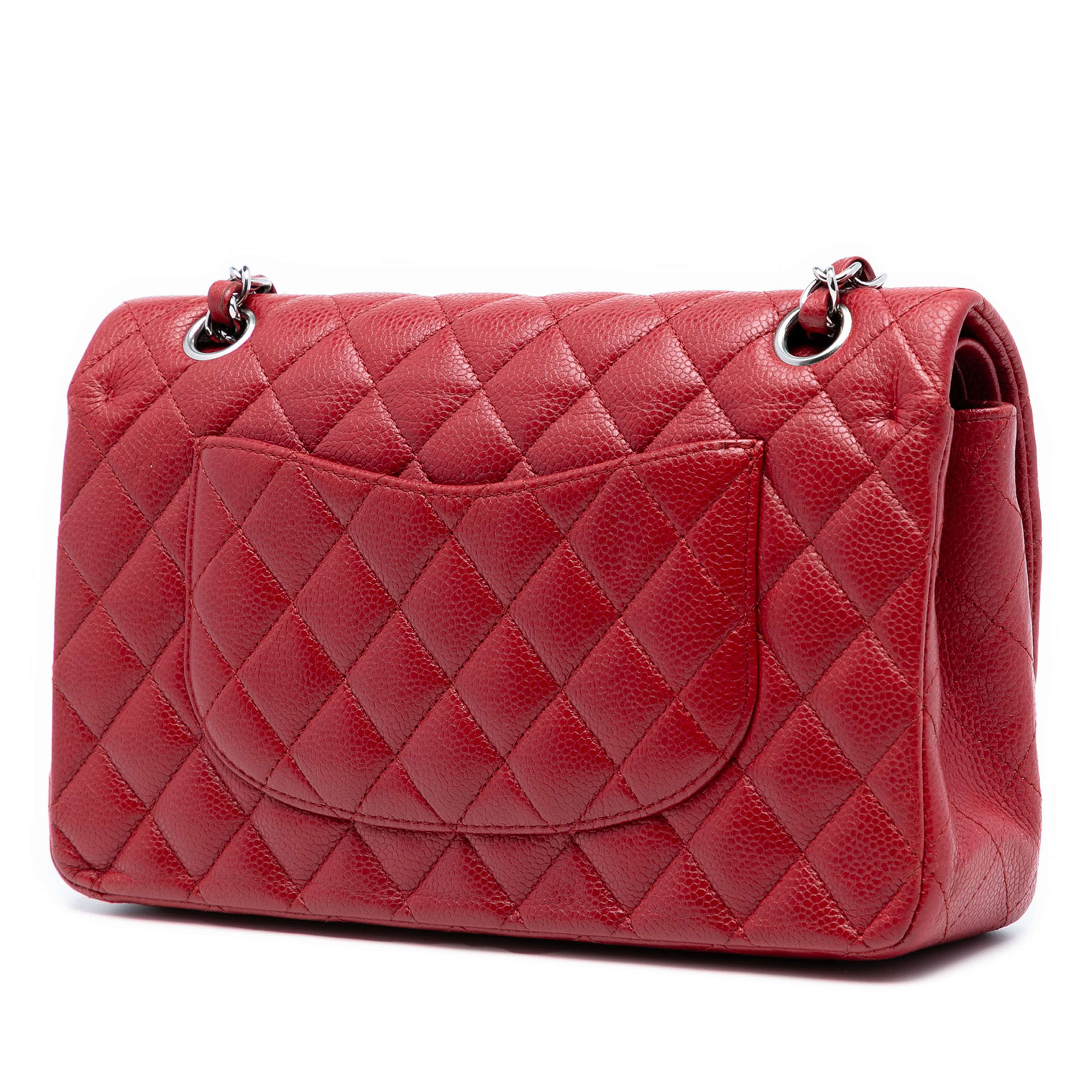 Chanel Medium Classic Caviar Double Flap, från Luxclusif, i färgen red. Klicka för att öppna bilden i stort format