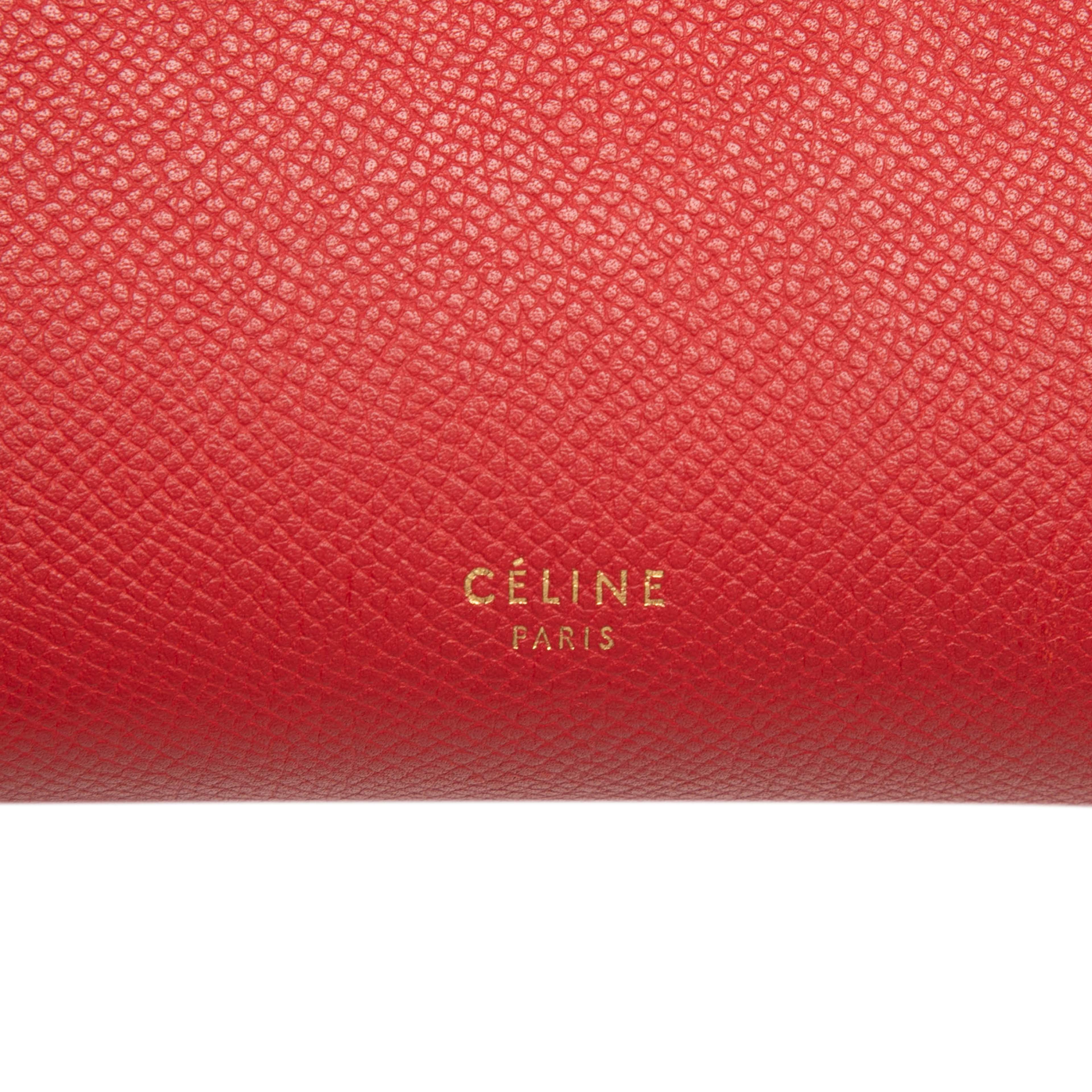 Celine Micro Grained Calfskin Belt Bag, från Luxclusif, i färgen red. Klicka för att öppna bilden i stort format