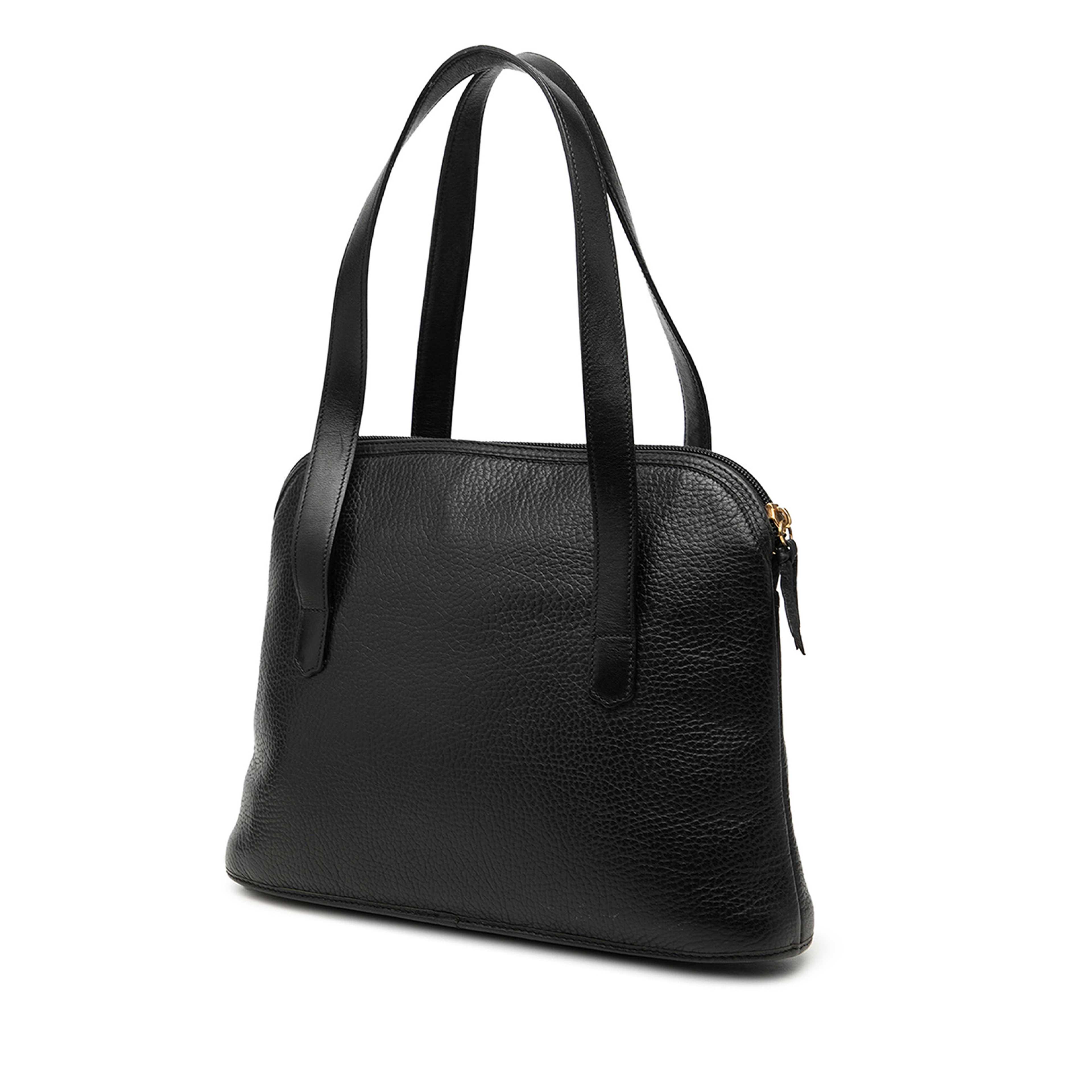Dior Leather Cd Logo Handbag, från Luxclusif, i färgen svart. Klicka för att öppna bilden i stort format