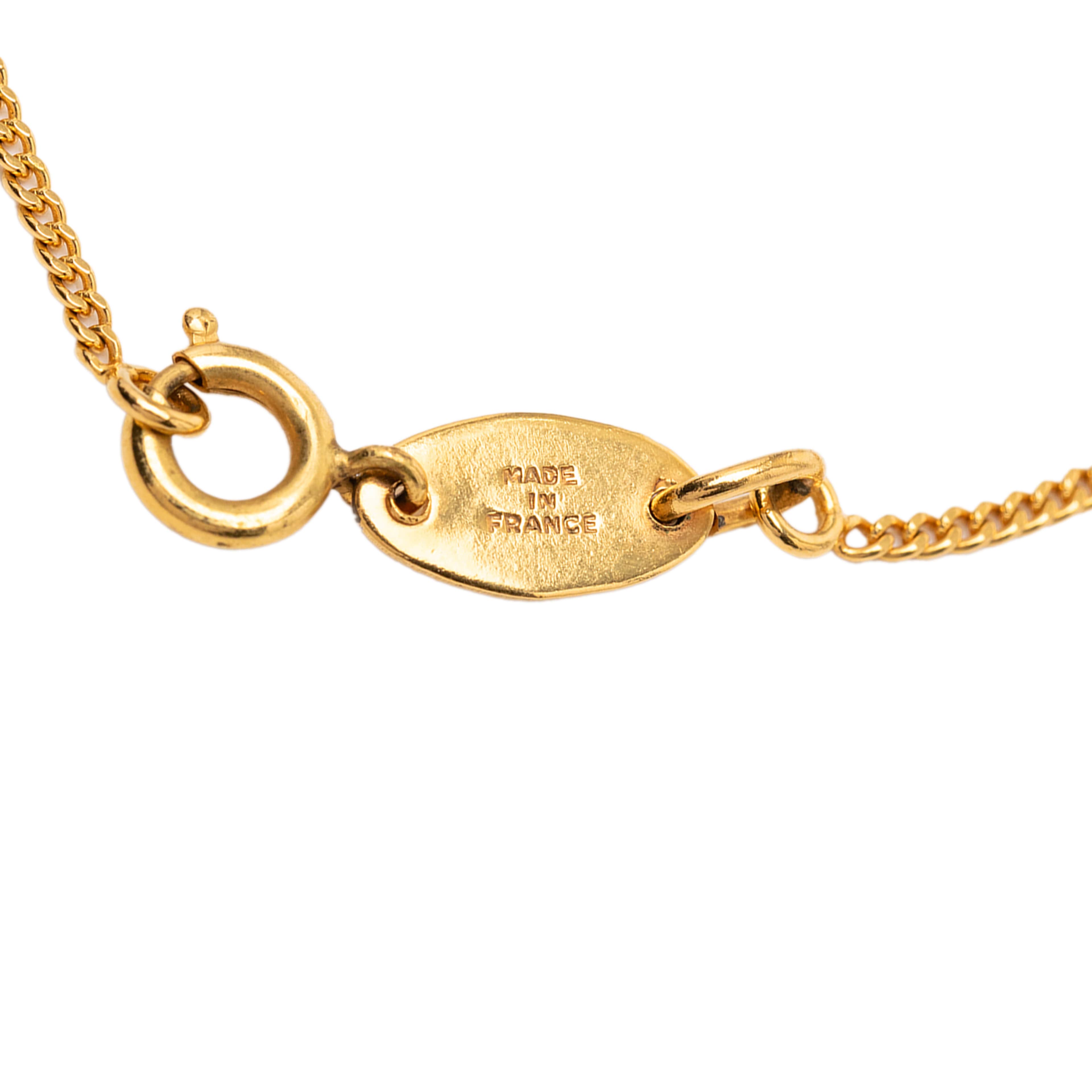 Chanel Gold Plated Rhinestone Cc Charm Bracelet, från Luxclusif, i färgen gold. Klicka för att öppna bilden i stort format