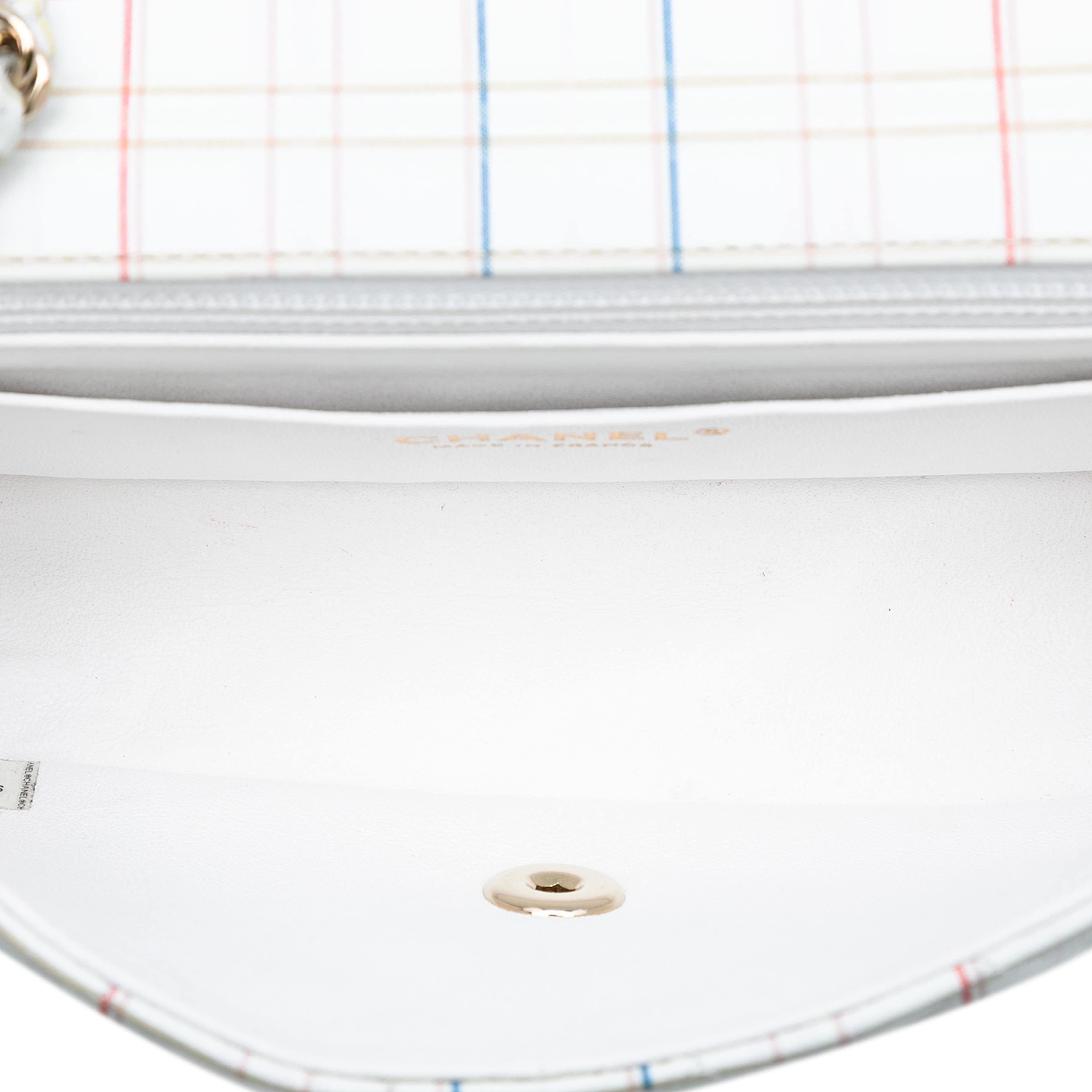 Chanel Mini Rectangular Classic Printed Calfskin Single Flap, från Luxclusif, i färgen white. Klicka för att öppna bilden i stort format