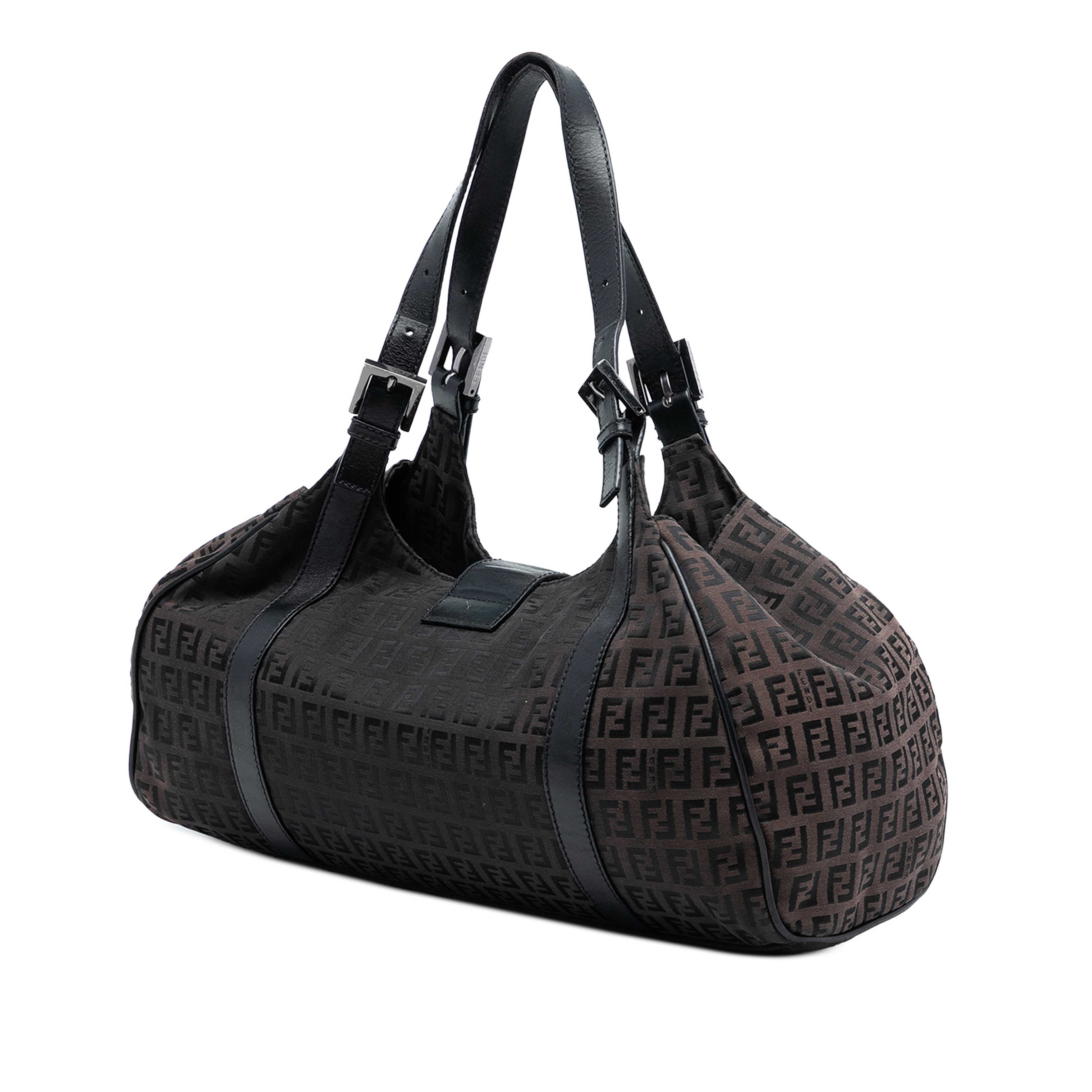 Fendi Zucchino Canvas Shoulder Bag, från Luxclusif, i färgen dark brown. Klicka för att öppna bilden i stort format