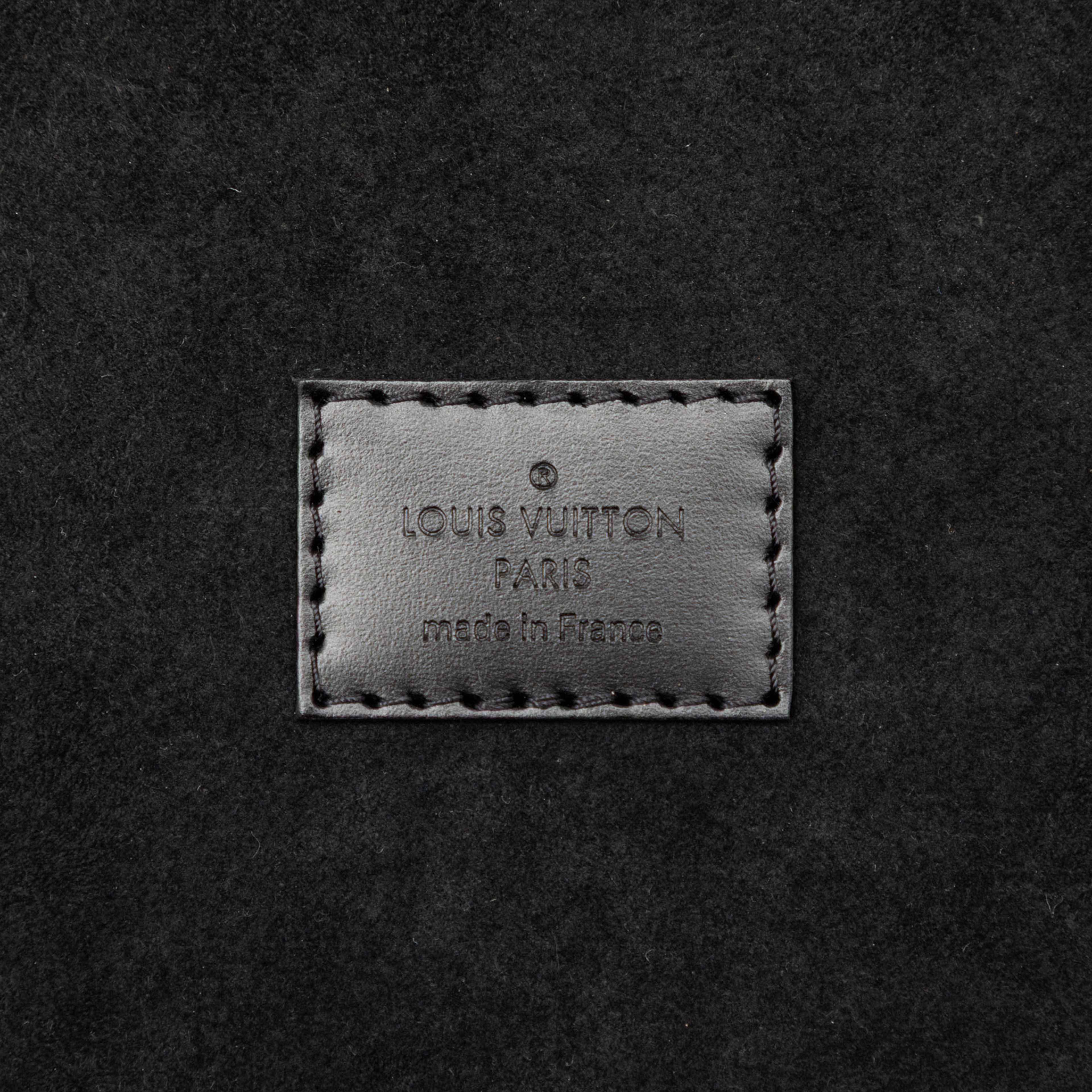 Louis Vuitton Monogram Reverse Cannes, från Luxclusif, i färgen brun. Klicka för att öppna bilden i stort format