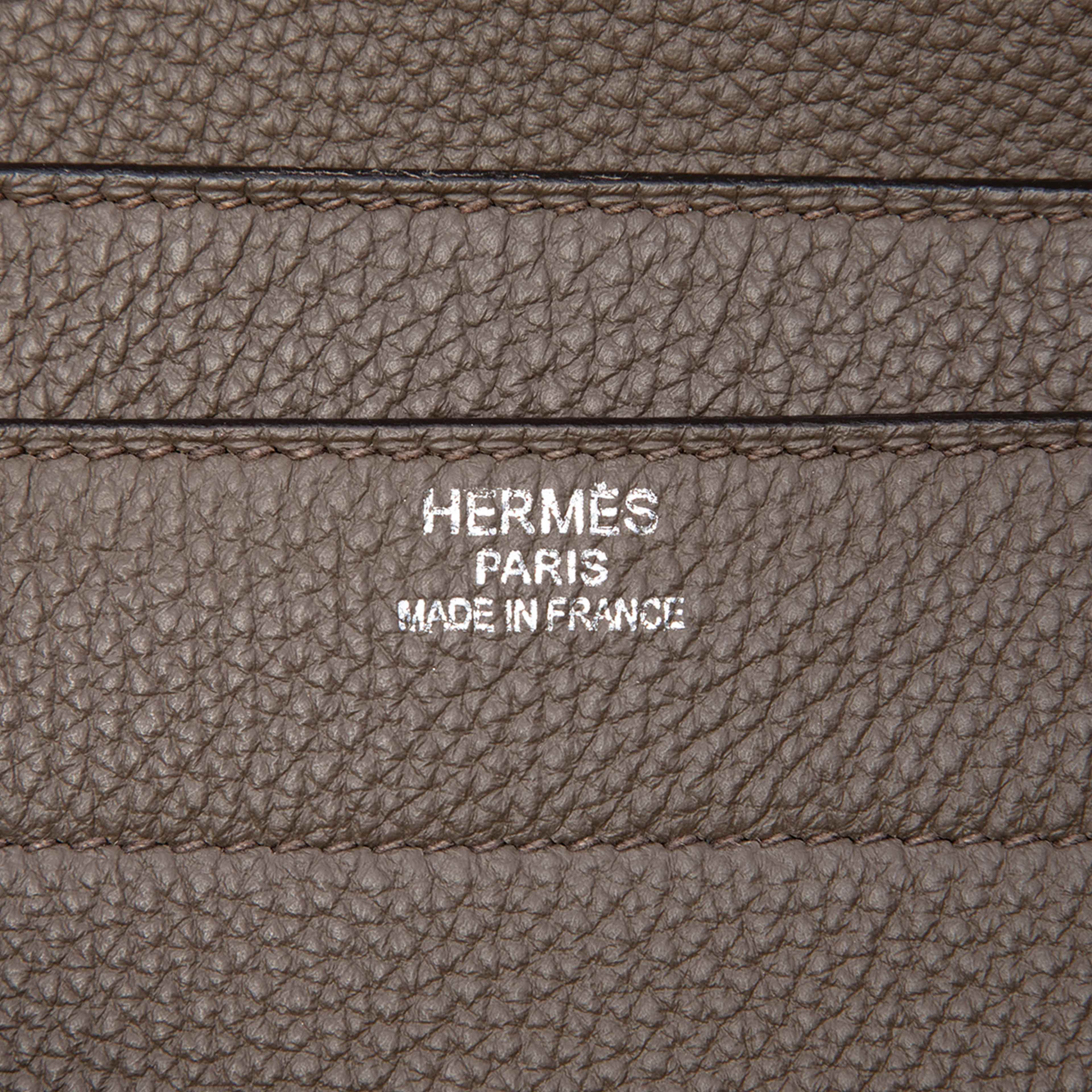 Hermès Clemence Picotin Lock 18, från Luxclusif, i färgen brun. Klicka för att öppna bilden i stort format