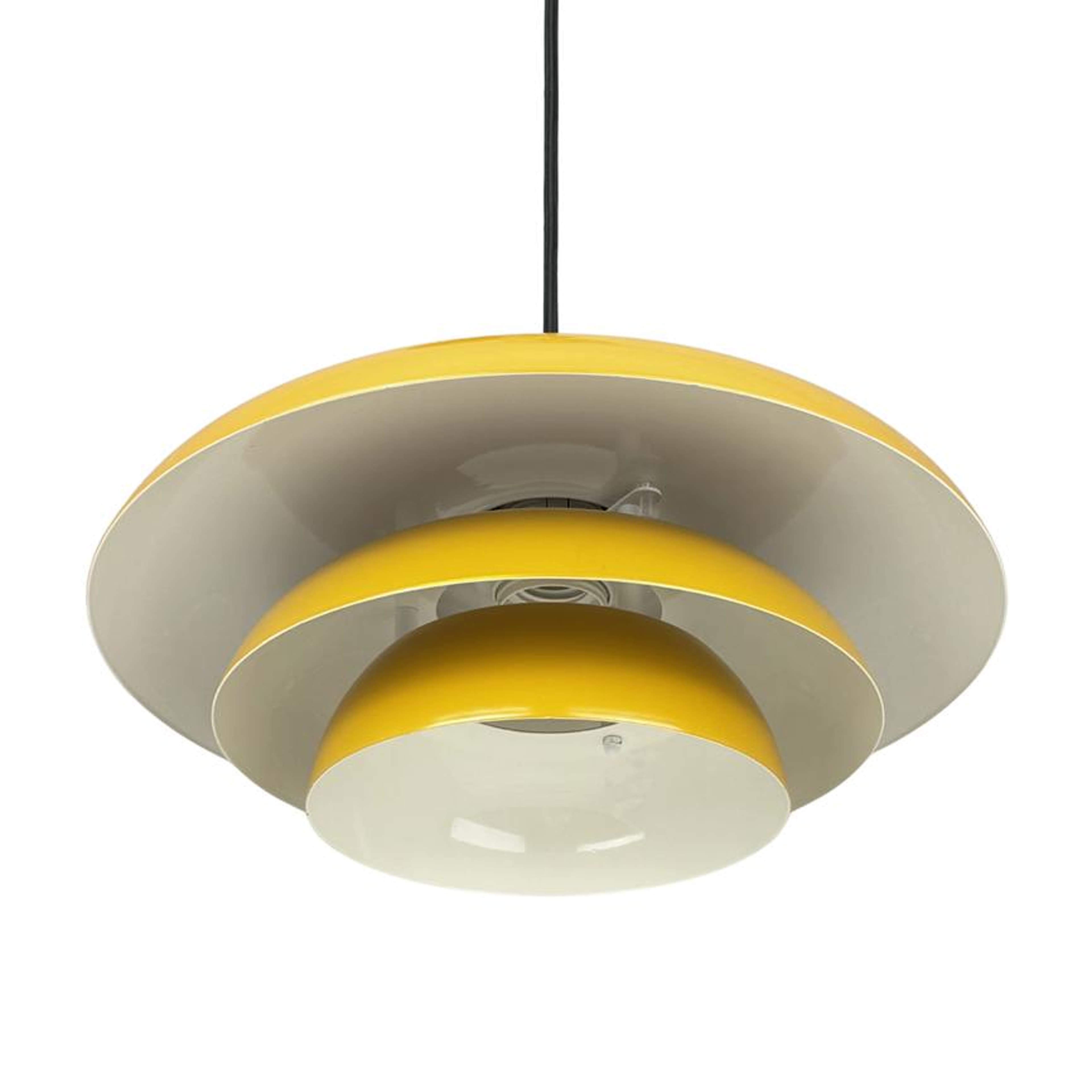 Ava Pendant, från Dyberg Larsen, i färgen curry. Klicka för att öppna bilden i stort format