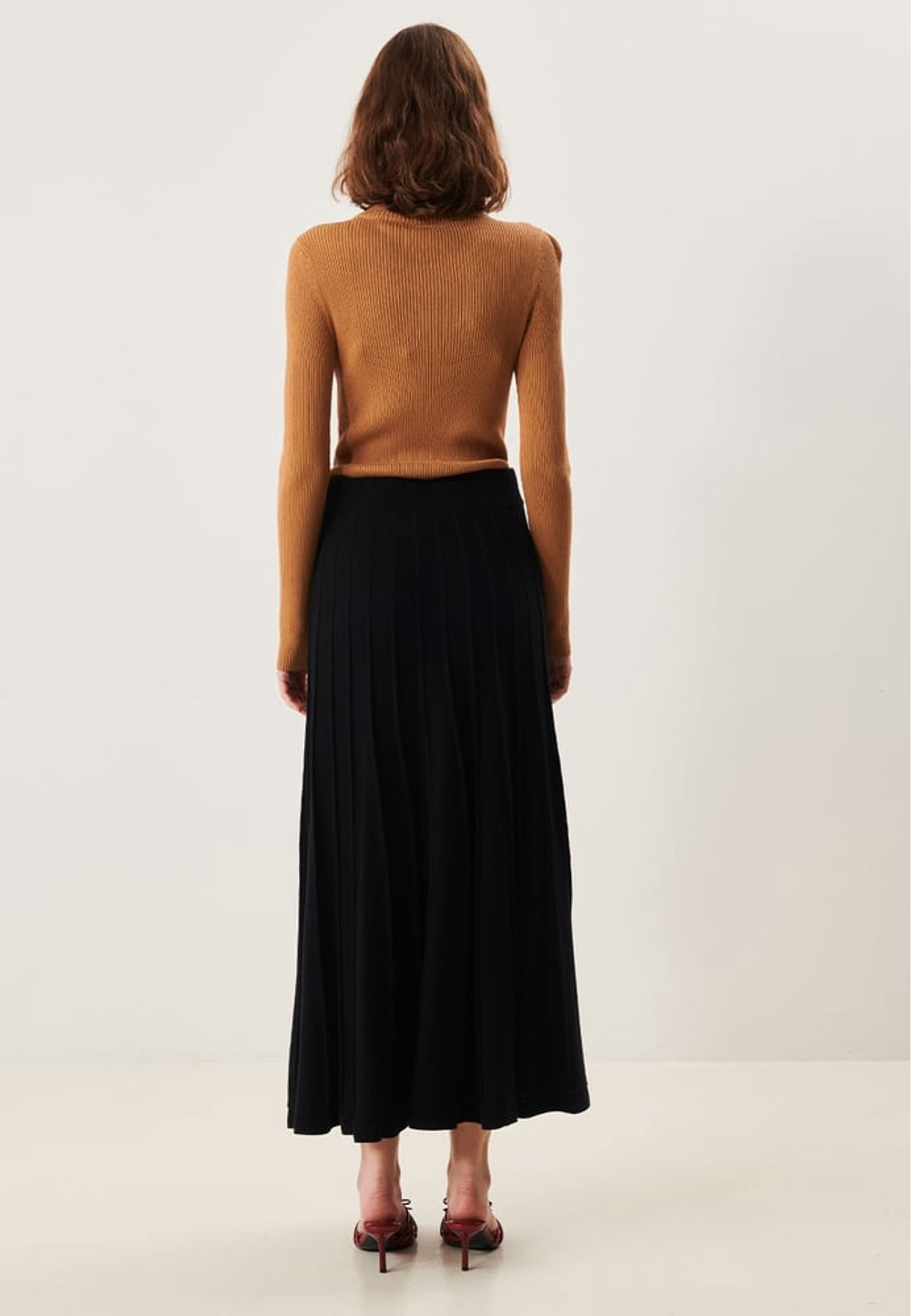 Claire Skirt, från Jumperfabriken, i färgen black. Klicka för att öppna bilden i stort format