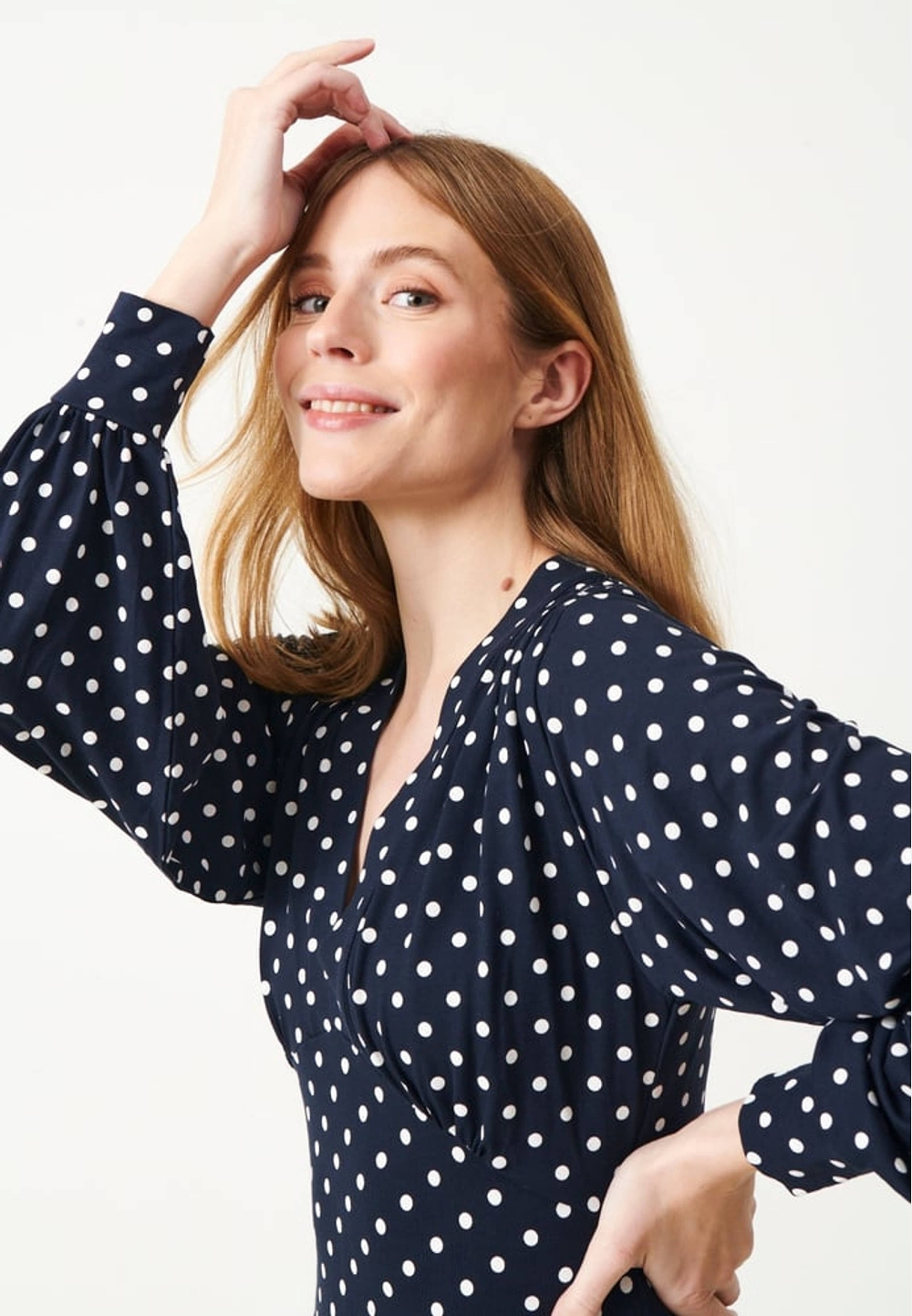 Cosima Dress, från Jumperfabriken, i färgen dk blue. Klicka för att öppna bilden i stort format