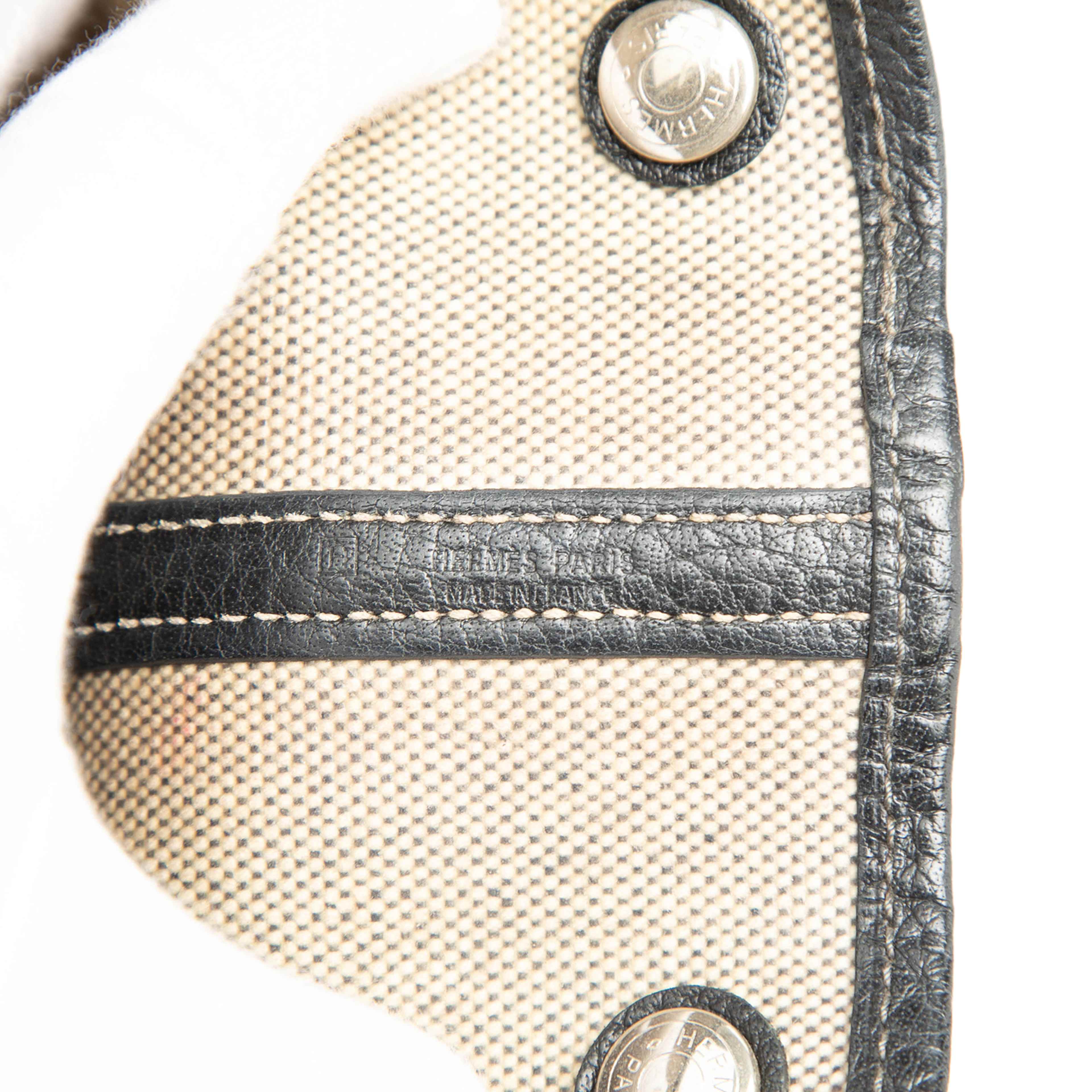 Hermès Toile And Negonda Garden Party 36, från Luxclusif, i färgen beige. Klicka för att öppna bilden i stort format