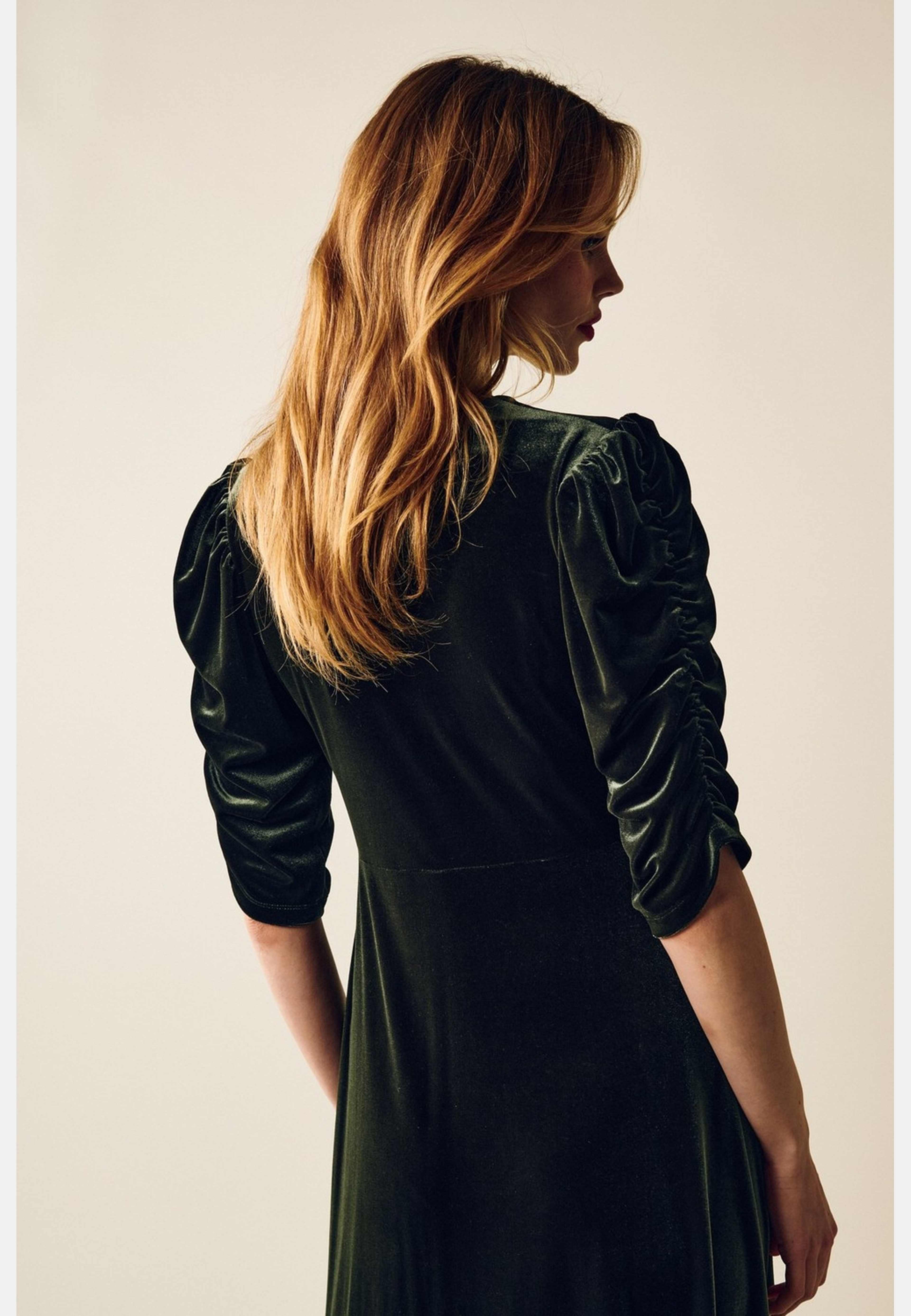 Kali Dress, från Jumperfabriken, i färgen green. Klicka för att öppna bilden i stort format