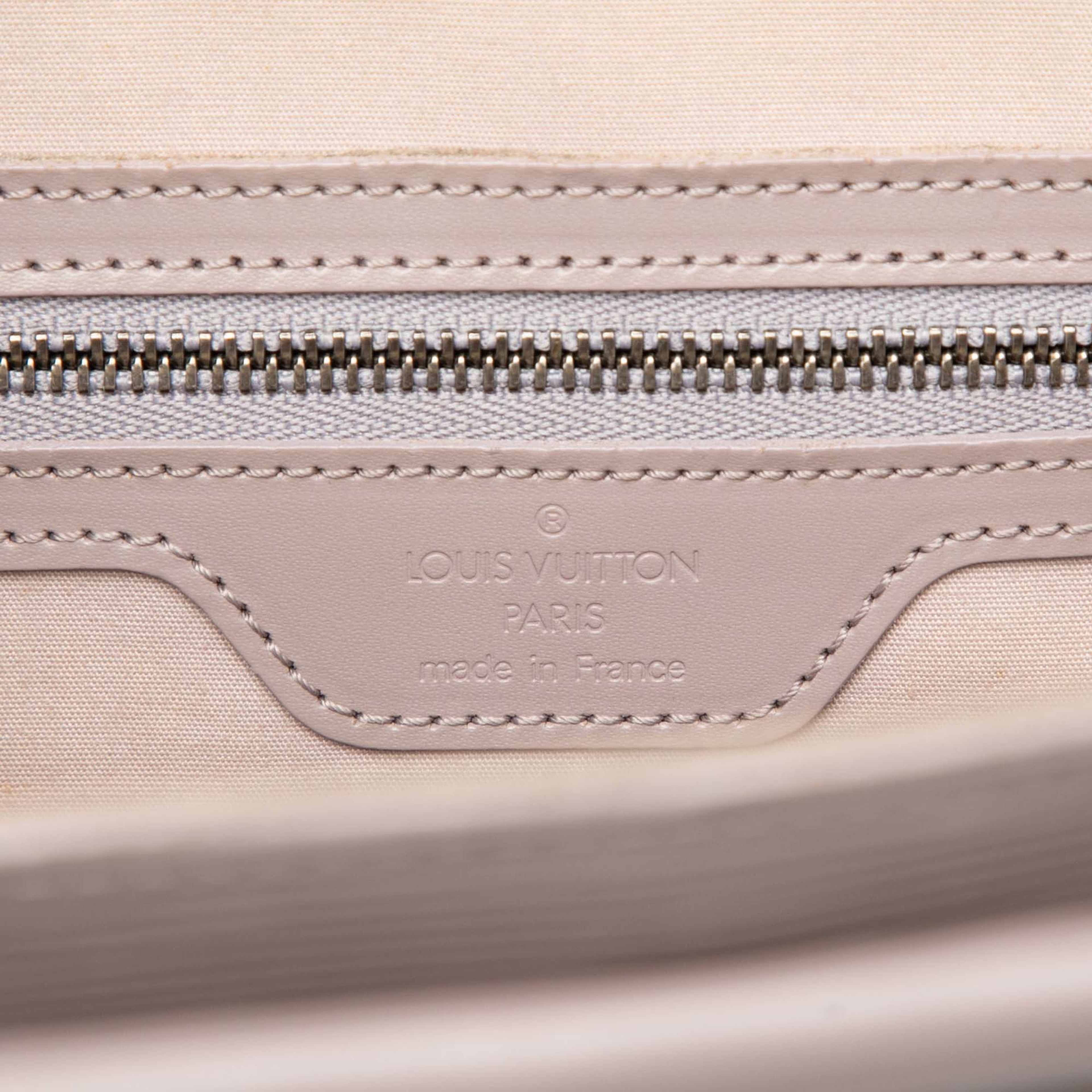 Louis Vuitton Epi Saint Tropez, från Luxclusif, i färgen light brown. Klicka för att öppna bilden i stort format