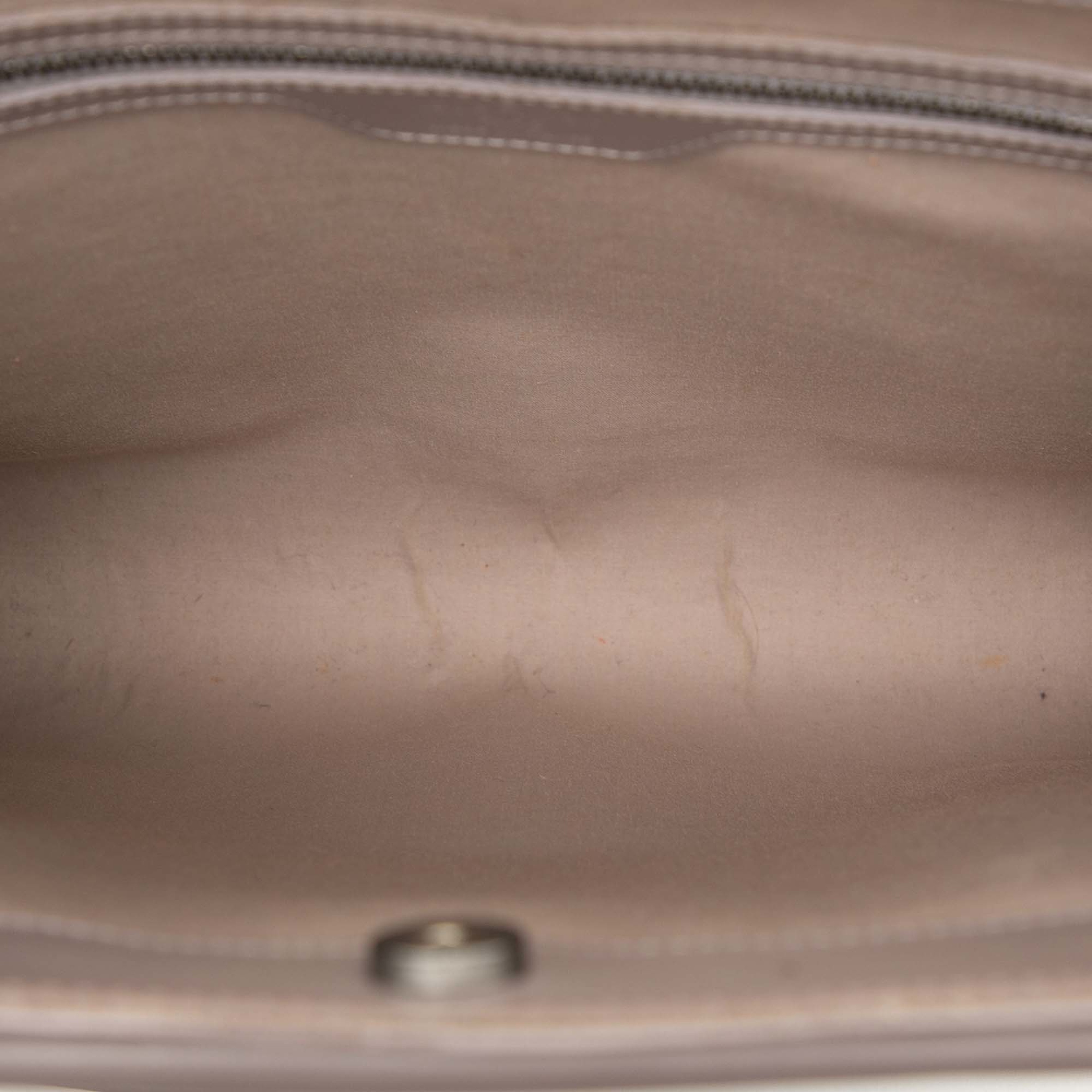 Louis Vuitton Epi Saint Tropez, från Luxclusif, i färgen light brown. Klicka för att öppna bilden i stort format