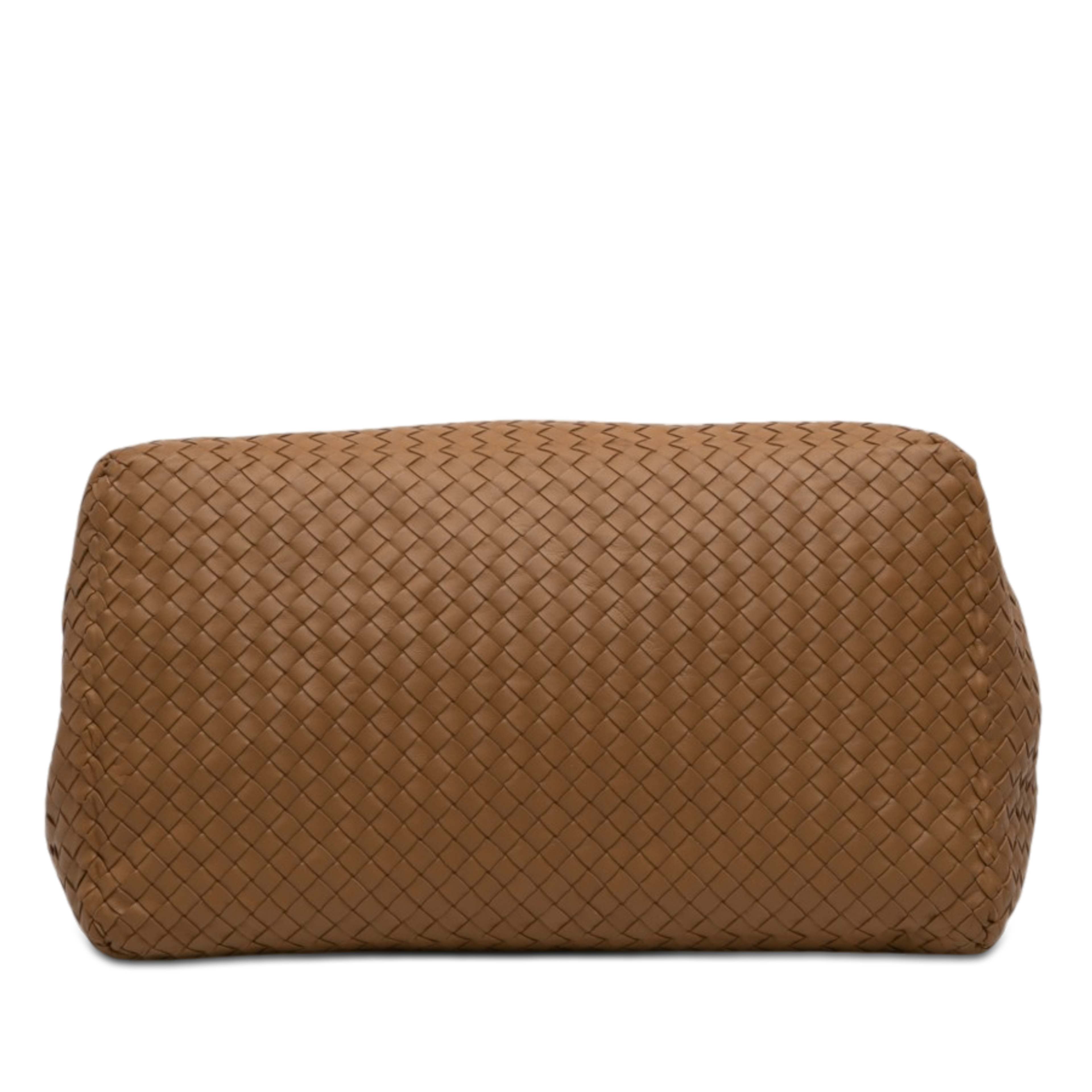 Bottega Veneta Large Nappa Intrecciato Cesta Tote, från Luxclusif, i färgen brown. Klicka för att öppna bilden i stort format