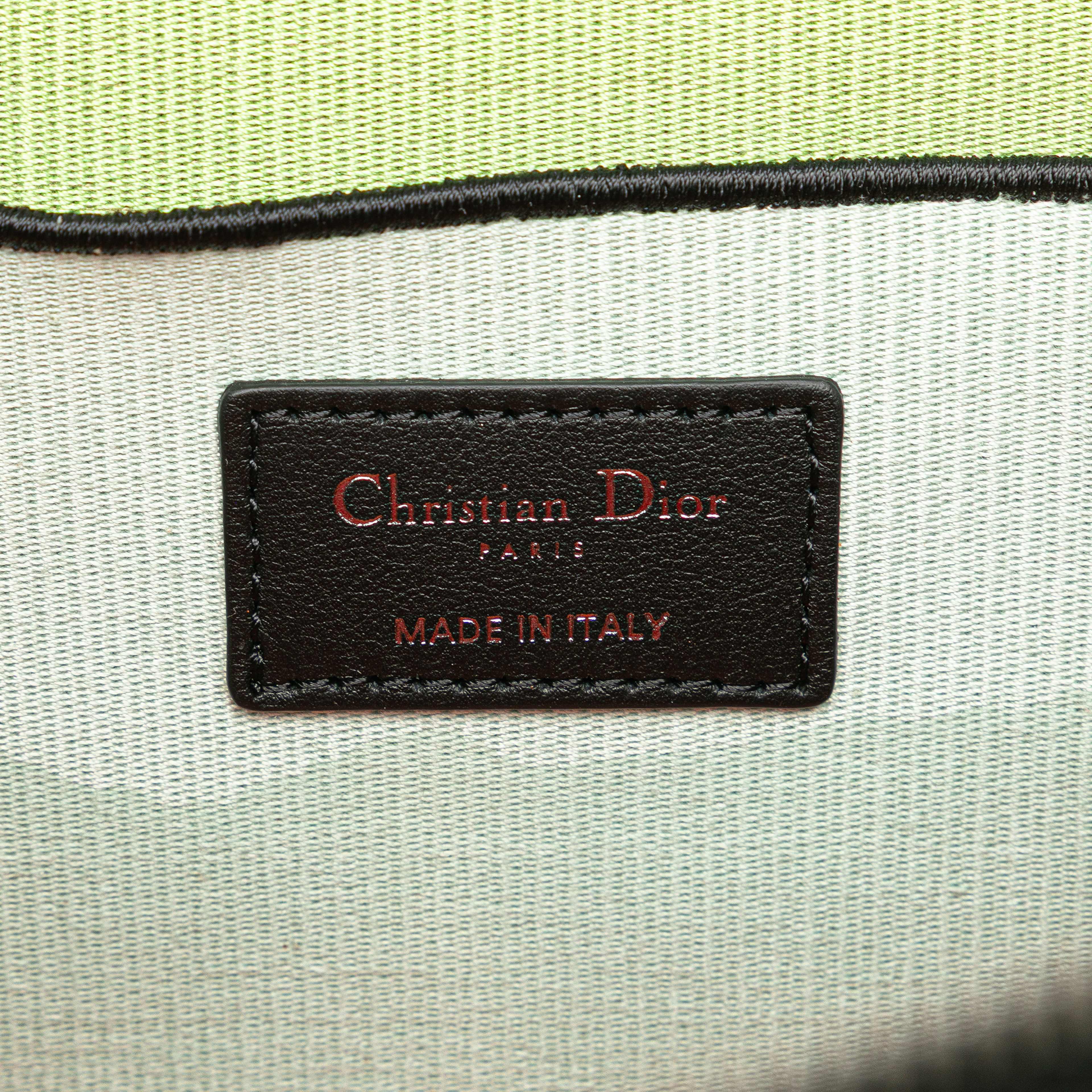 Dior Embroidered Canvas Dior In Lights Diortravel Vanity Case, från Luxclusif, i färgen pink. Klicka för att öppna bilden i stort format