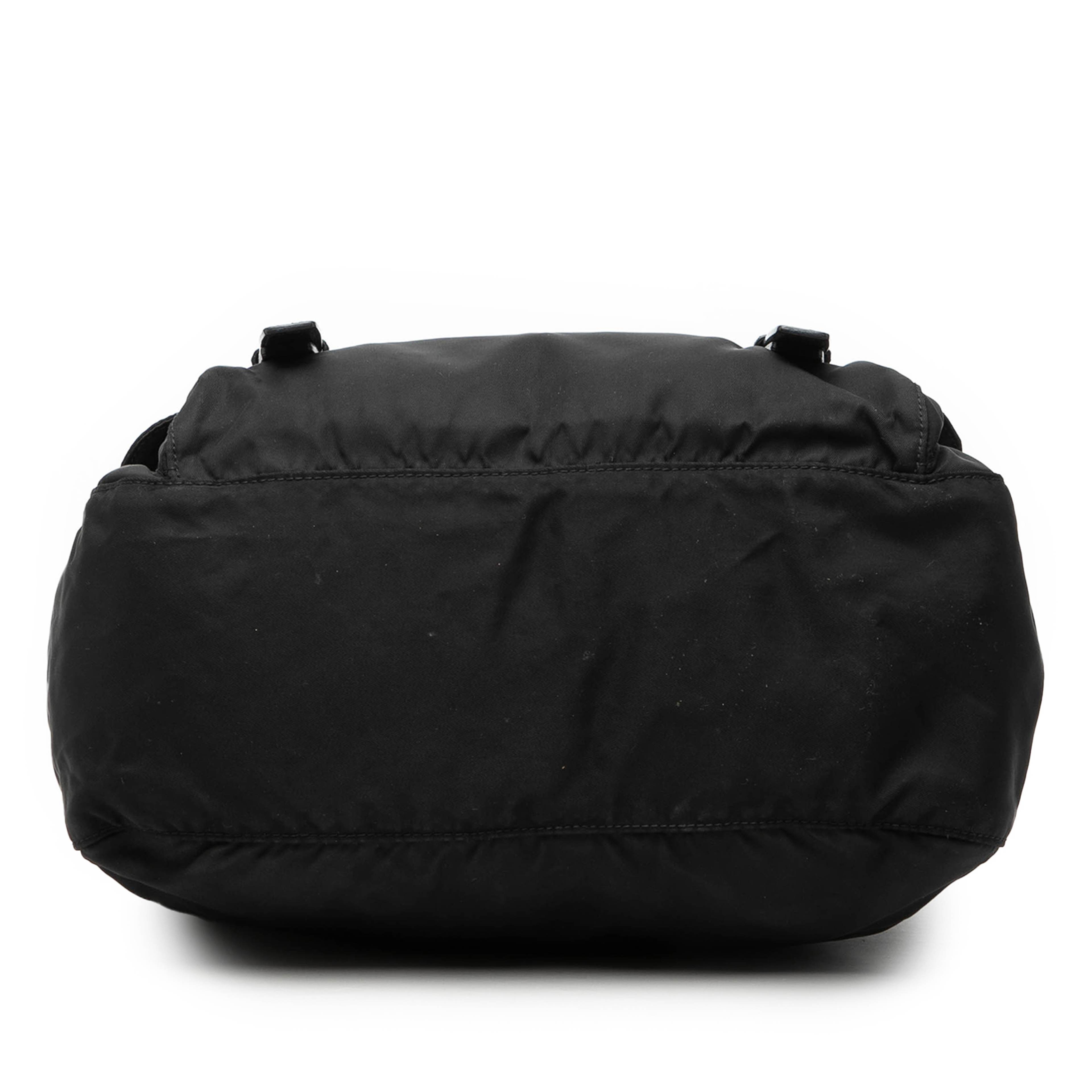 Prada Tessuto Zip Double Buckle Messenger Bag, från Luxclusif, i färgen black. Klicka för att öppna bilden i stort format