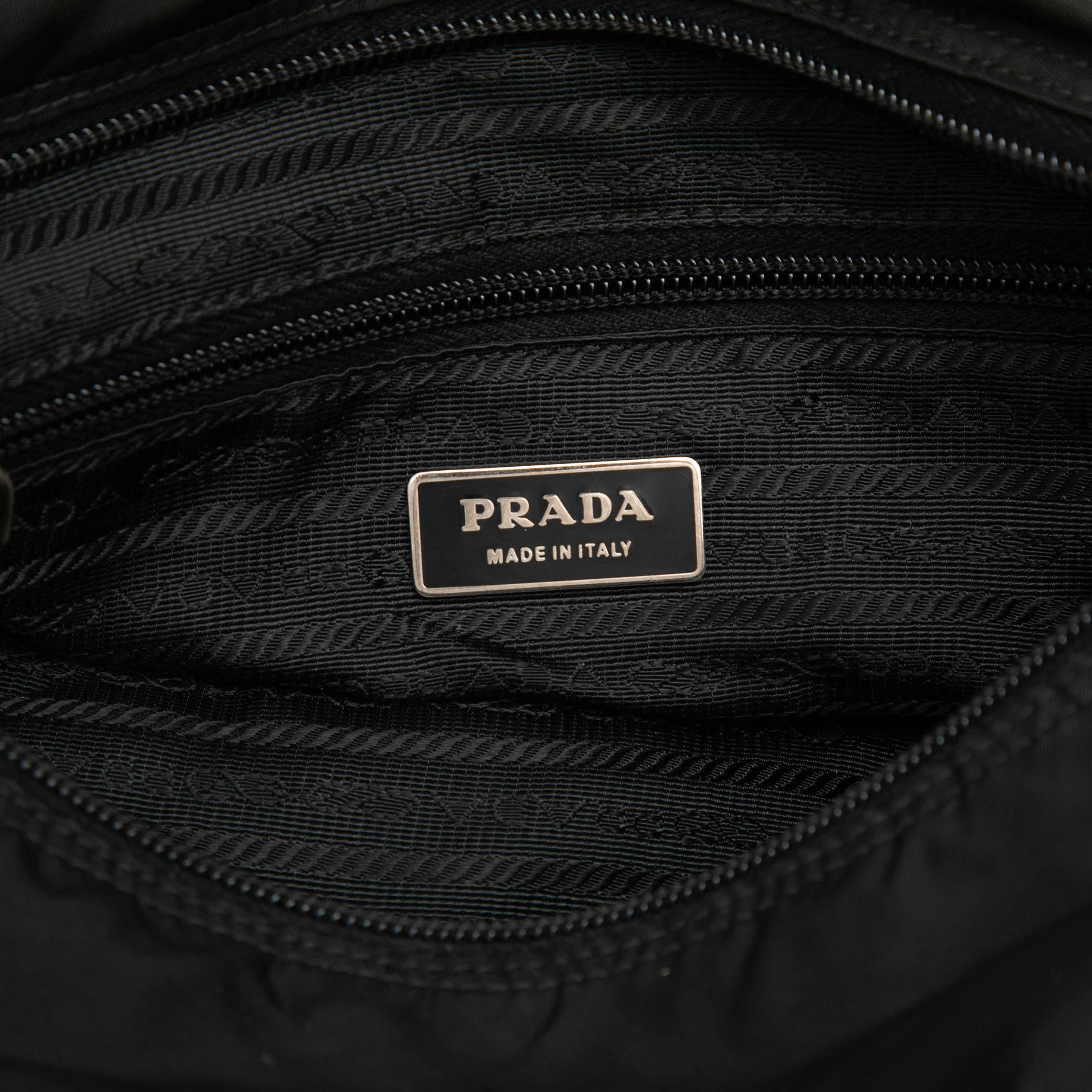 Prada Tessuto Zip Double Buckle Messenger Bag, från Luxclusif, i färgen black. Klicka för att öppna bilden i stort format