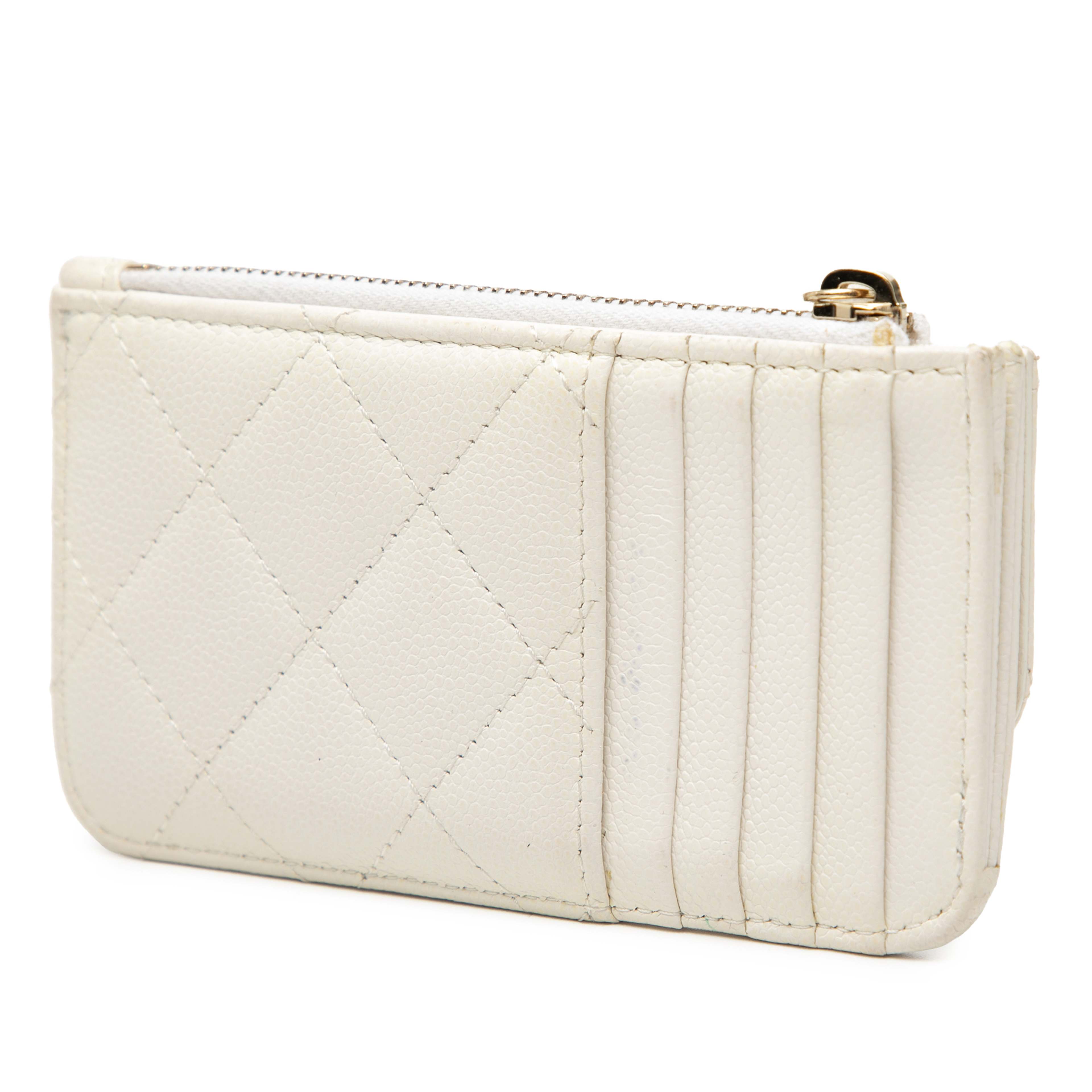 Chanel Cc Quilted Caviar Flap Zip Card Holder, från Luxclusif, i färgen ivory. Klicka för att öppna bilden i stort format