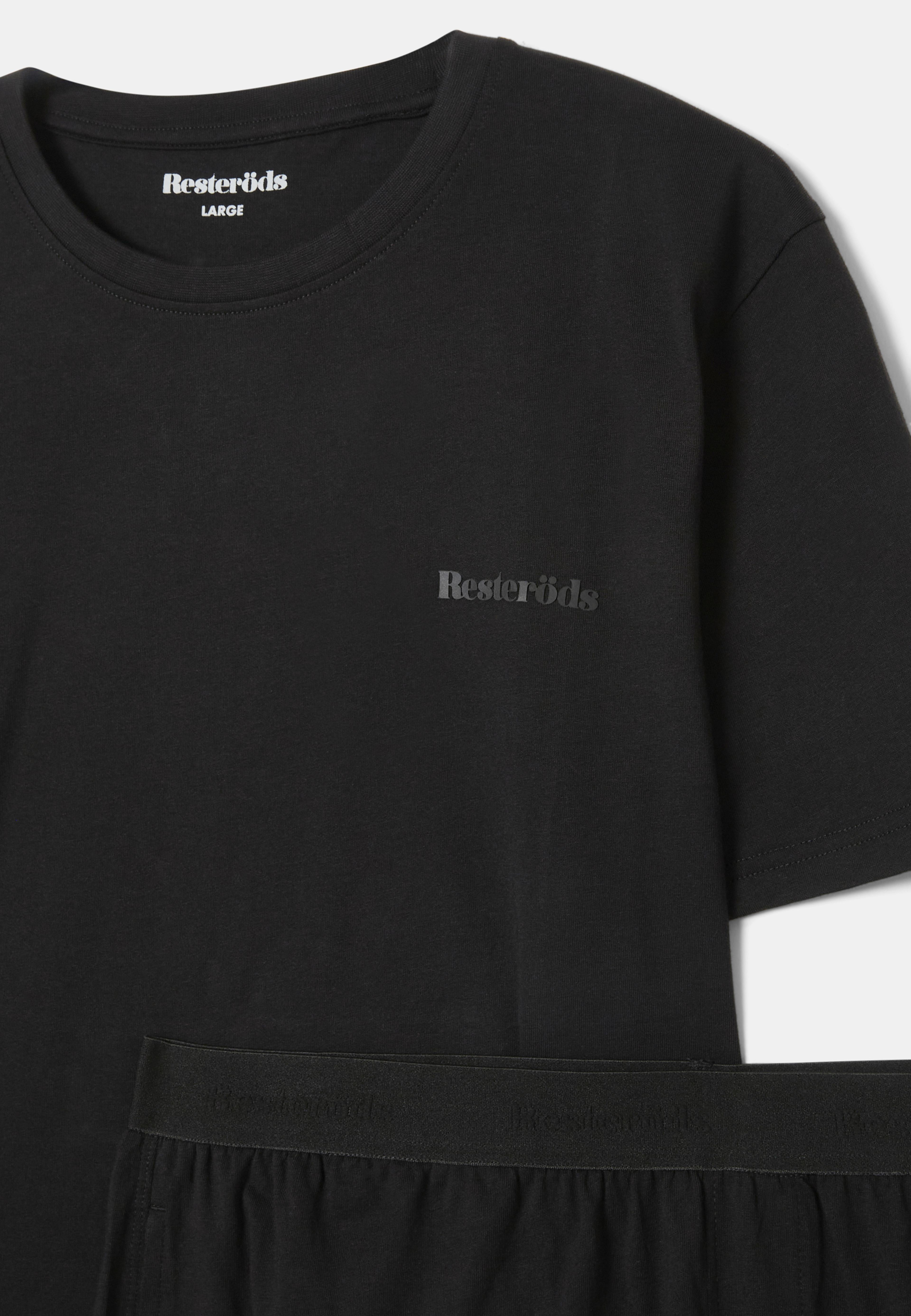 Pyjamas Set Shorts, från Resteröds, i färgen Black. Klicka för att öppna bilden i stort format