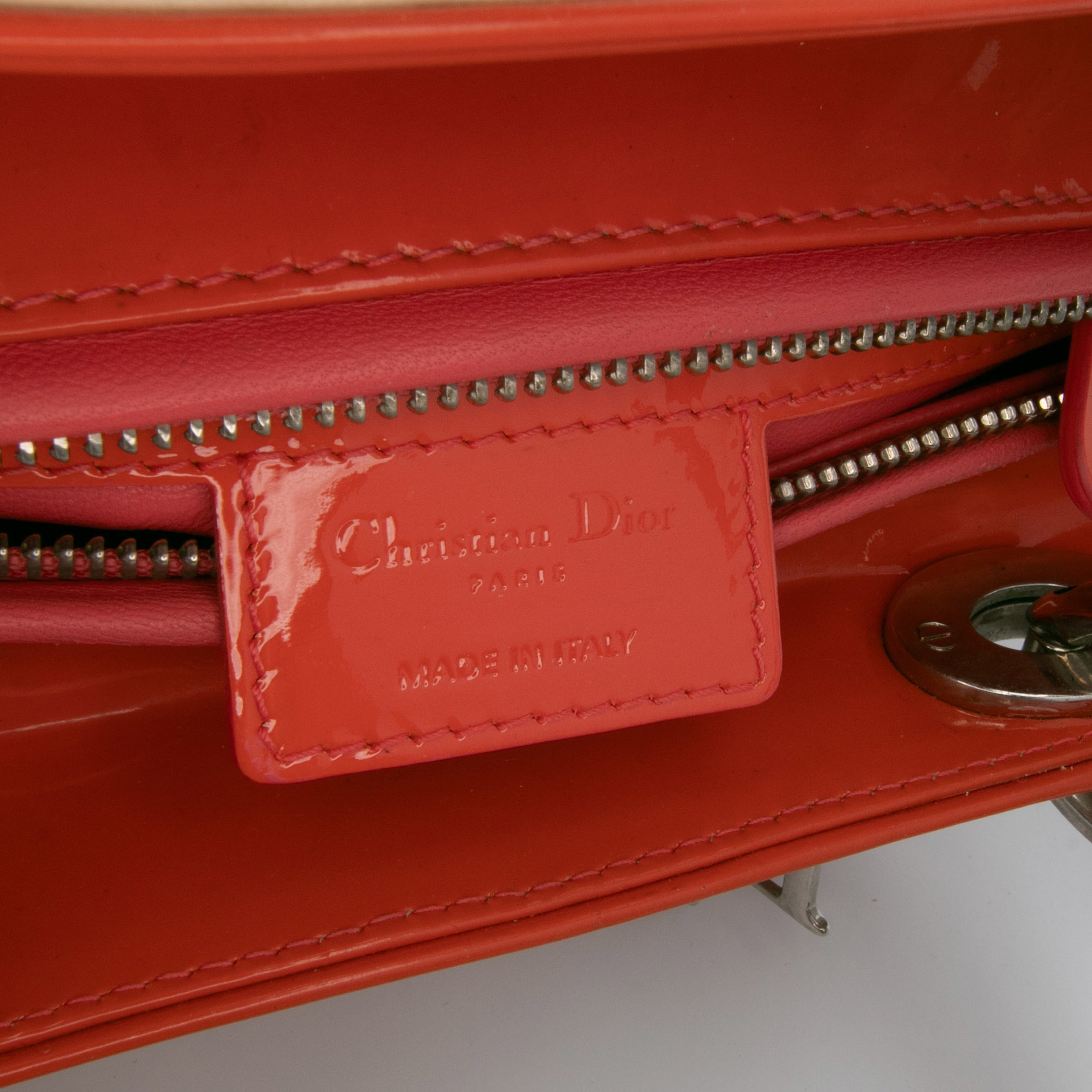 Dior Medium Lambskin Cannage Stitched Lady Dior, från Luxclusif, i färgen beige. Klicka för att öppna bilden i stort format