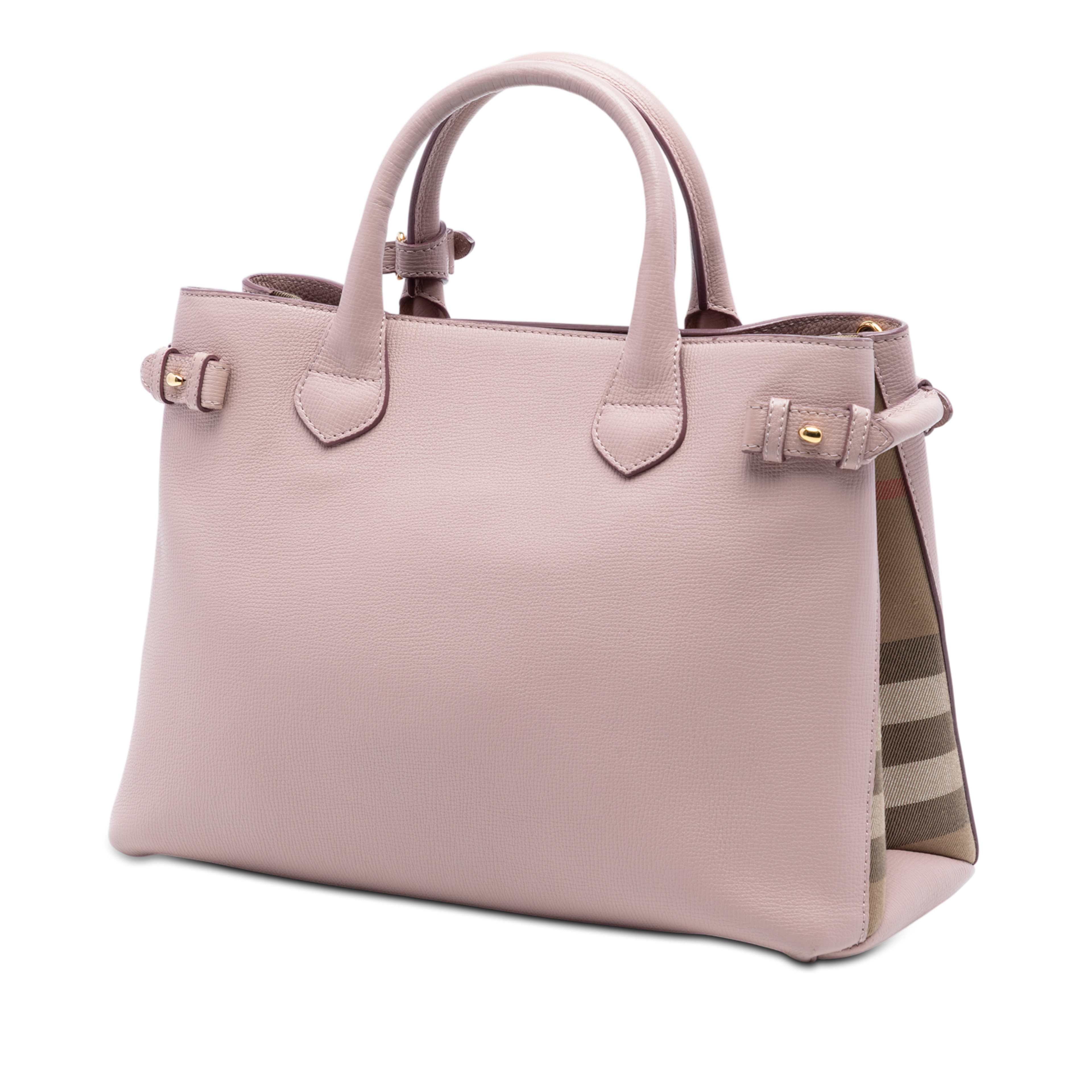 Burberry Medium Leather And House Check Banner Satchel, från Luxclusif, i färgen light pink. Klicka för att öppna bilden i stort format