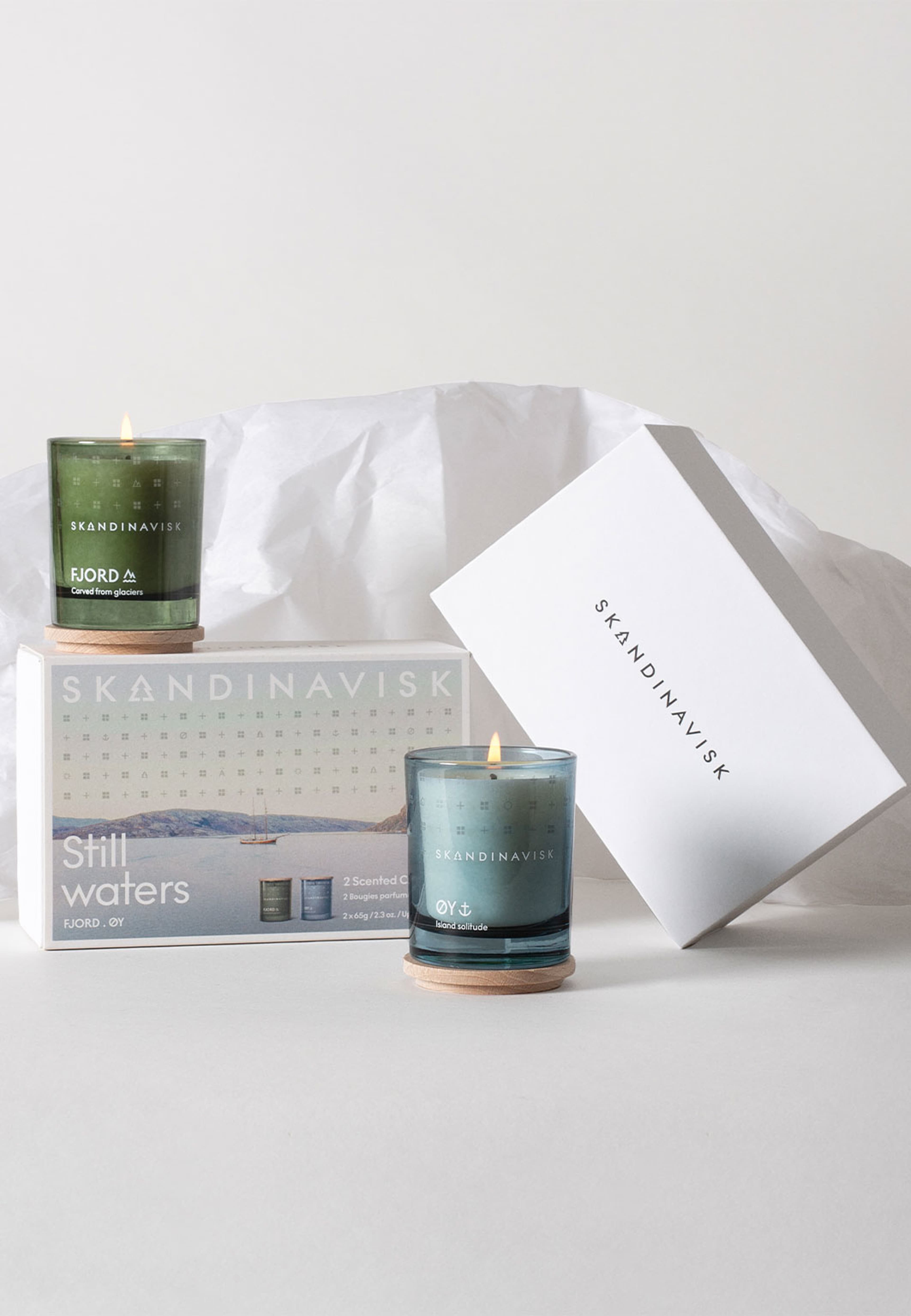 Still Waters Scented Candle Giftset FJORD & ØY, från Skandinavisk. Klicka för att öppna bilden i stort format