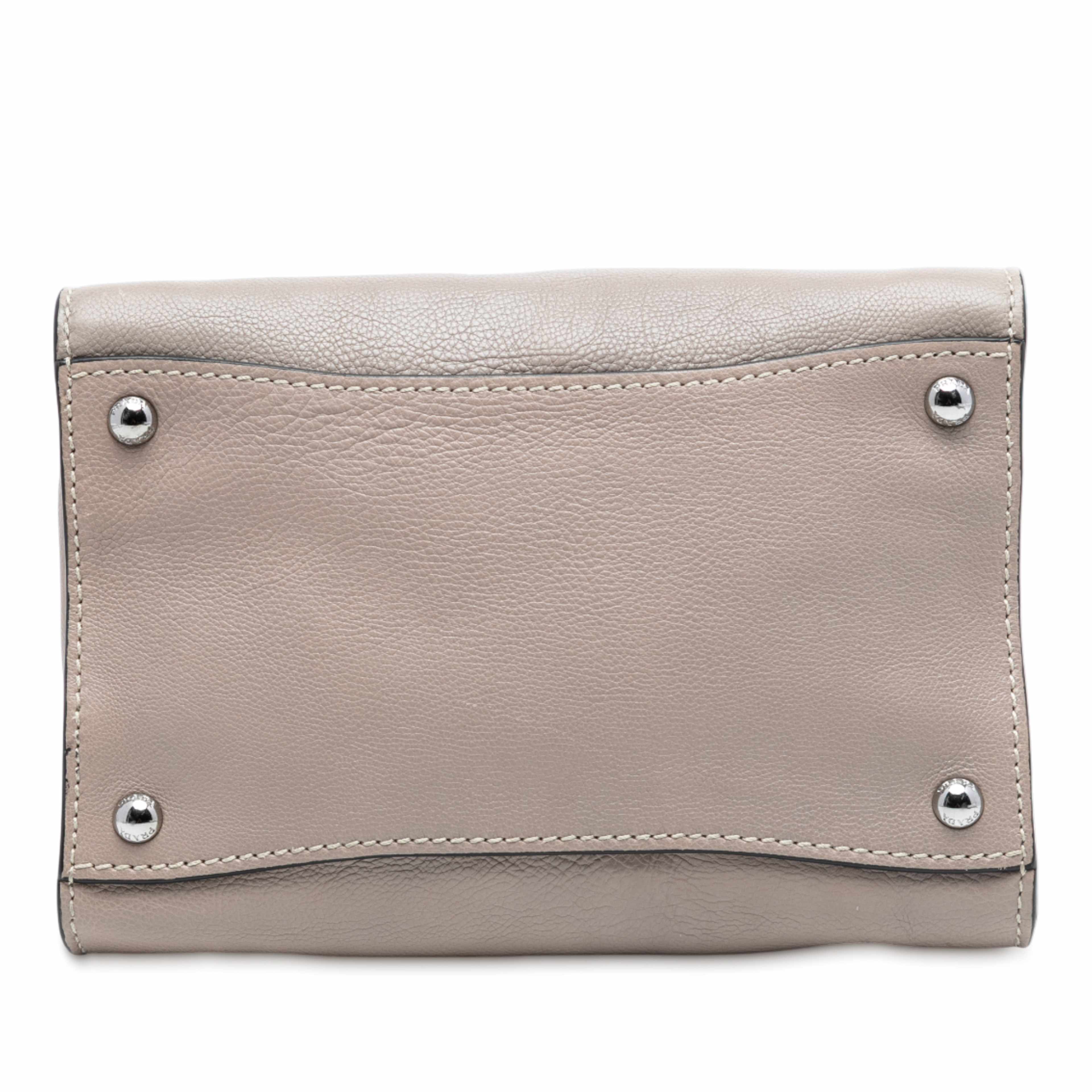 Prada Small City Calf Twin Pocket Satchel, från Luxclusif, i färgen taupe. Klicka för att öppna bilden i stort format