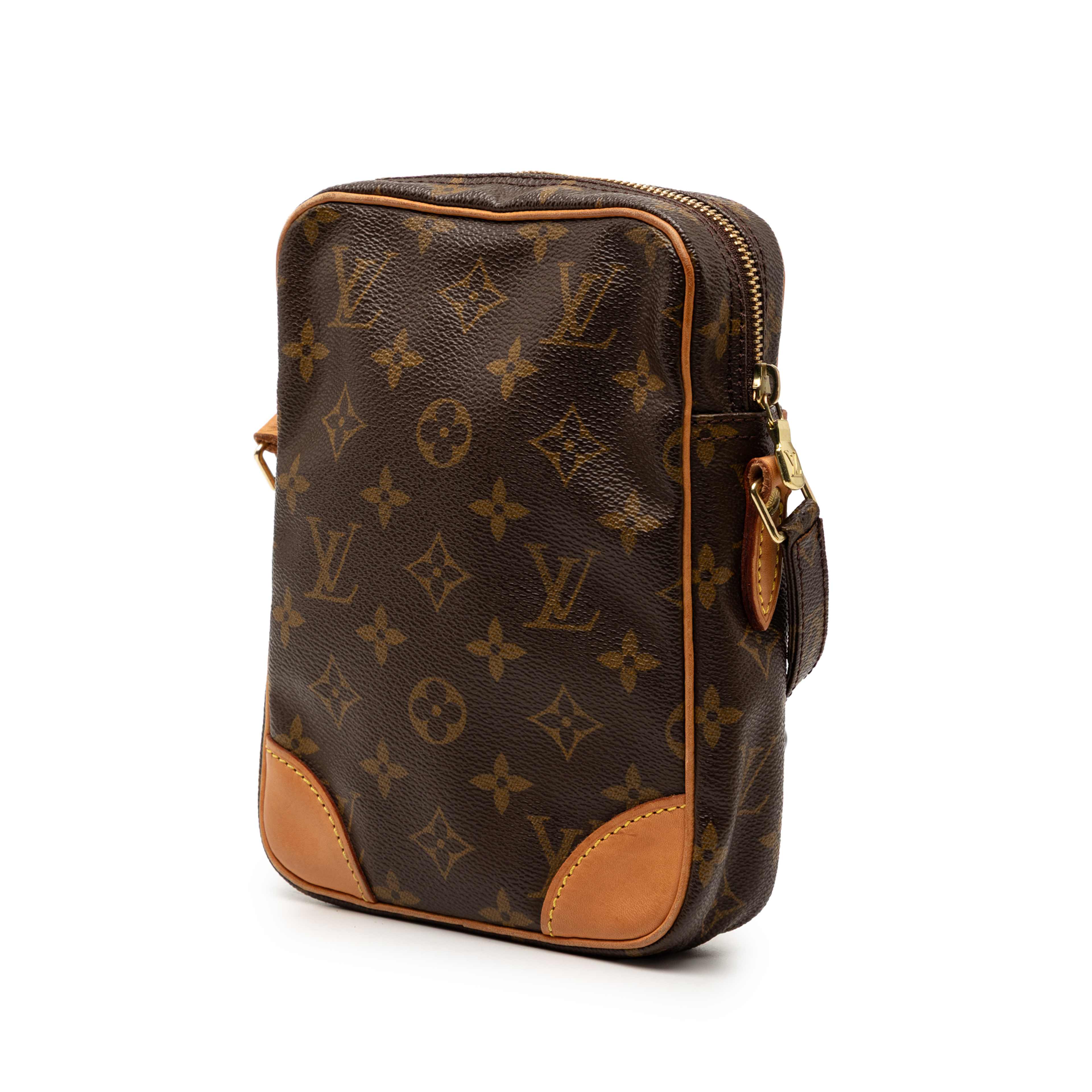 Louis Vuitton Monogram Danube, från Luxclusif, i färgen brown. Klicka för att öppna bilden i stort format