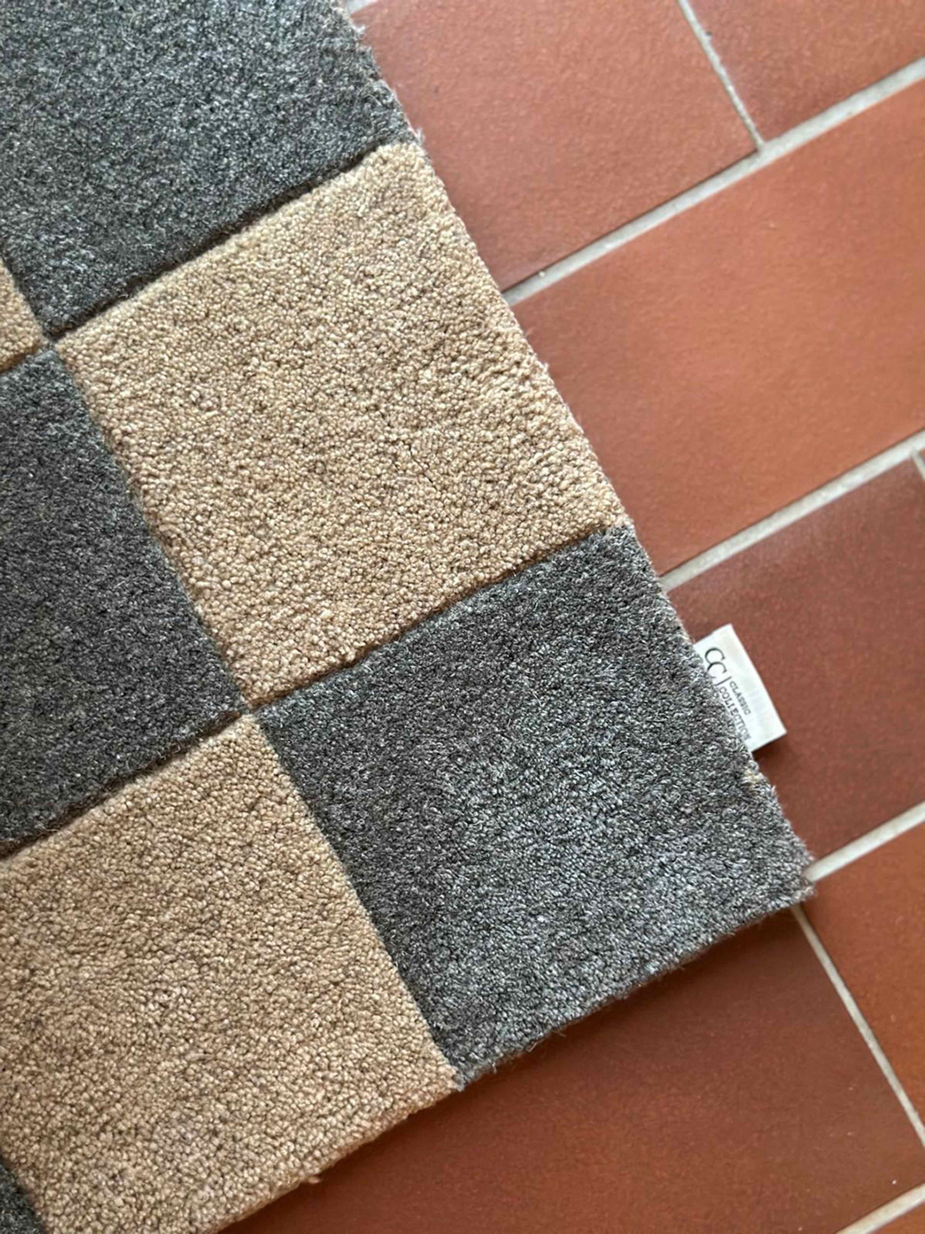 Dörrmatta Square, från Classic Collection, i färgen grey/natural. Klicka för att öppna bilden i stort format