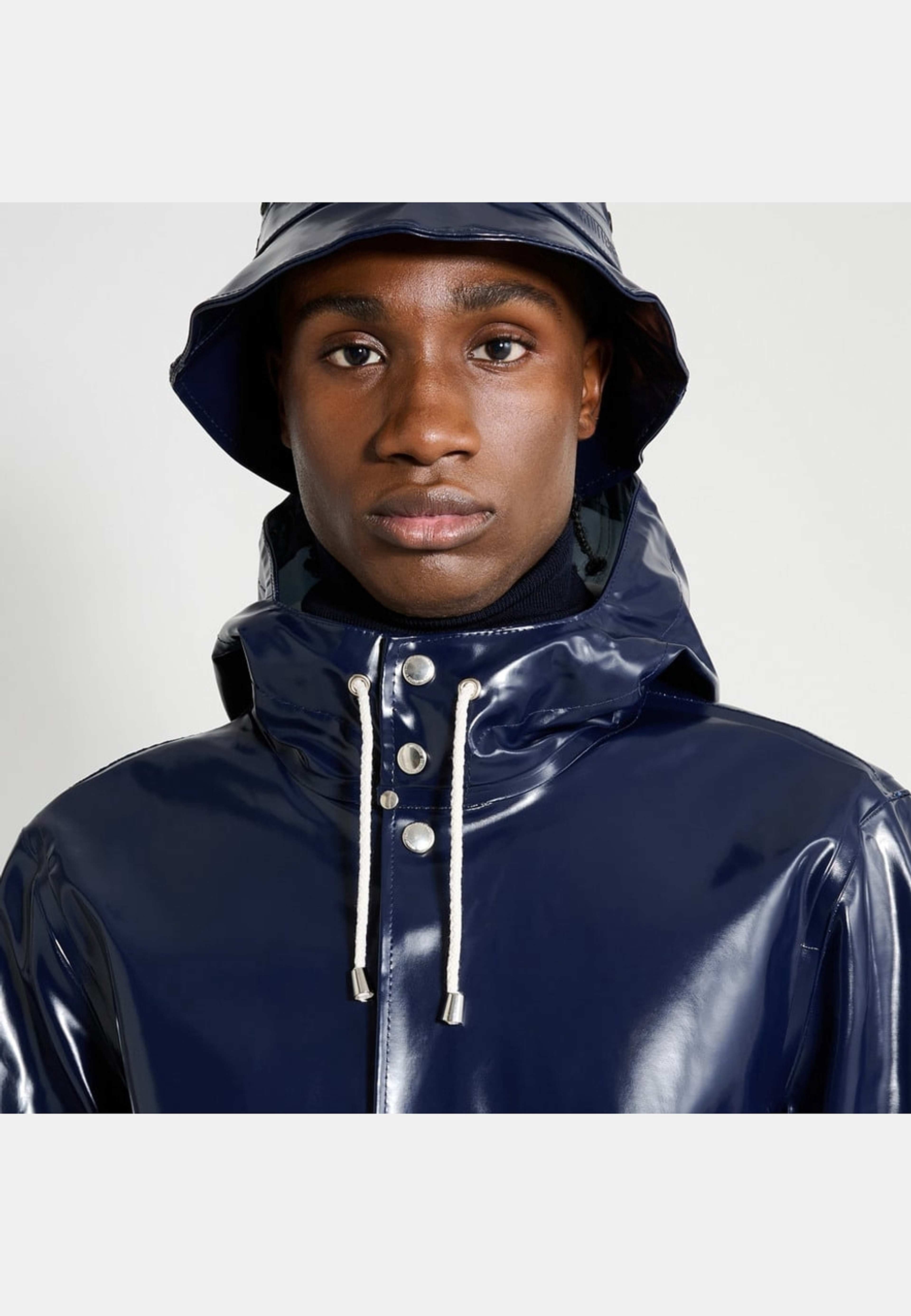 Beckholmen Opal Bucket Hat, från Stutterheim, i färgen navy. Klicka för att öppna bilden i stort format