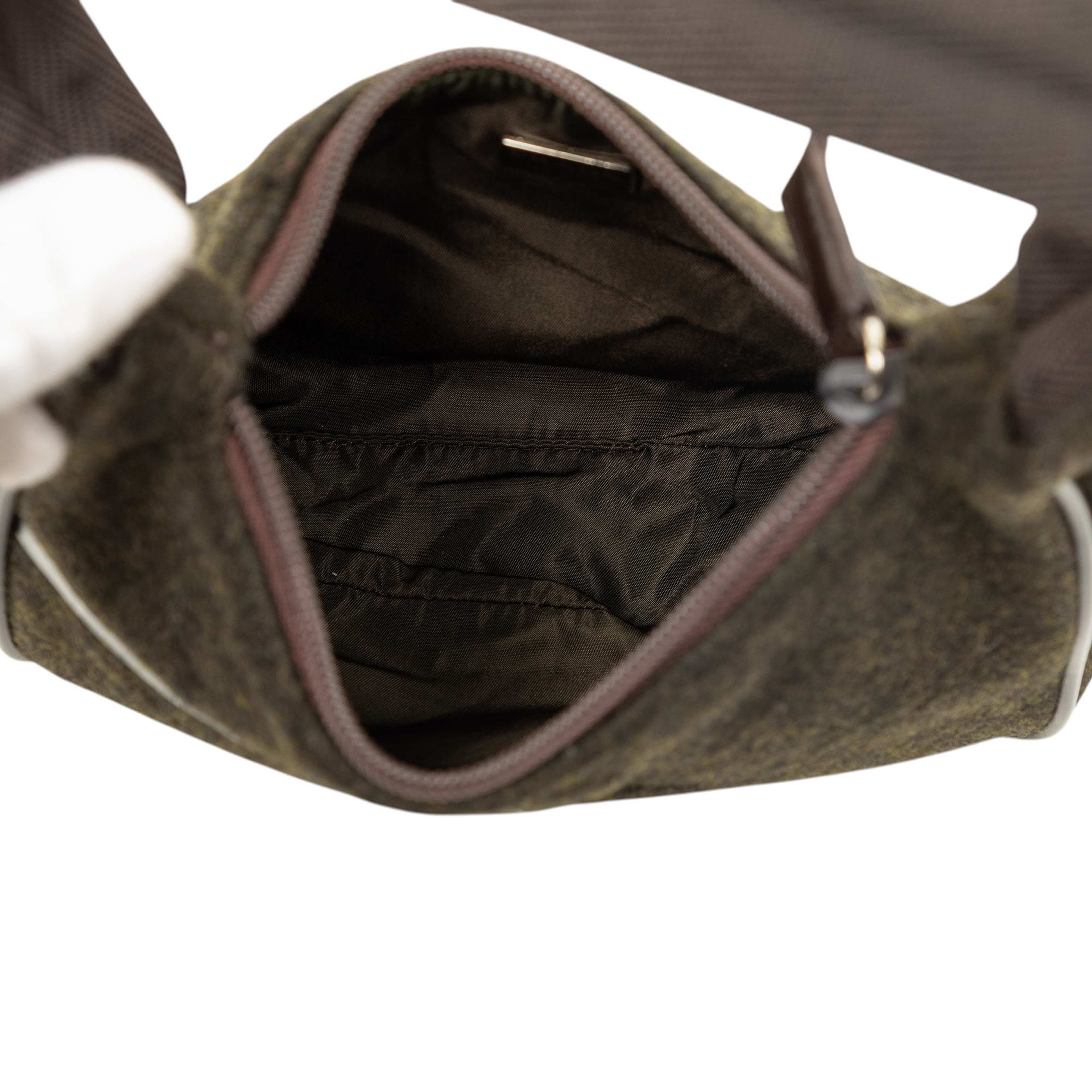 Prada Sports Line Wool Handbag, från Luxclusif, i färgen brun. Klicka för att öppna bilden i stort format