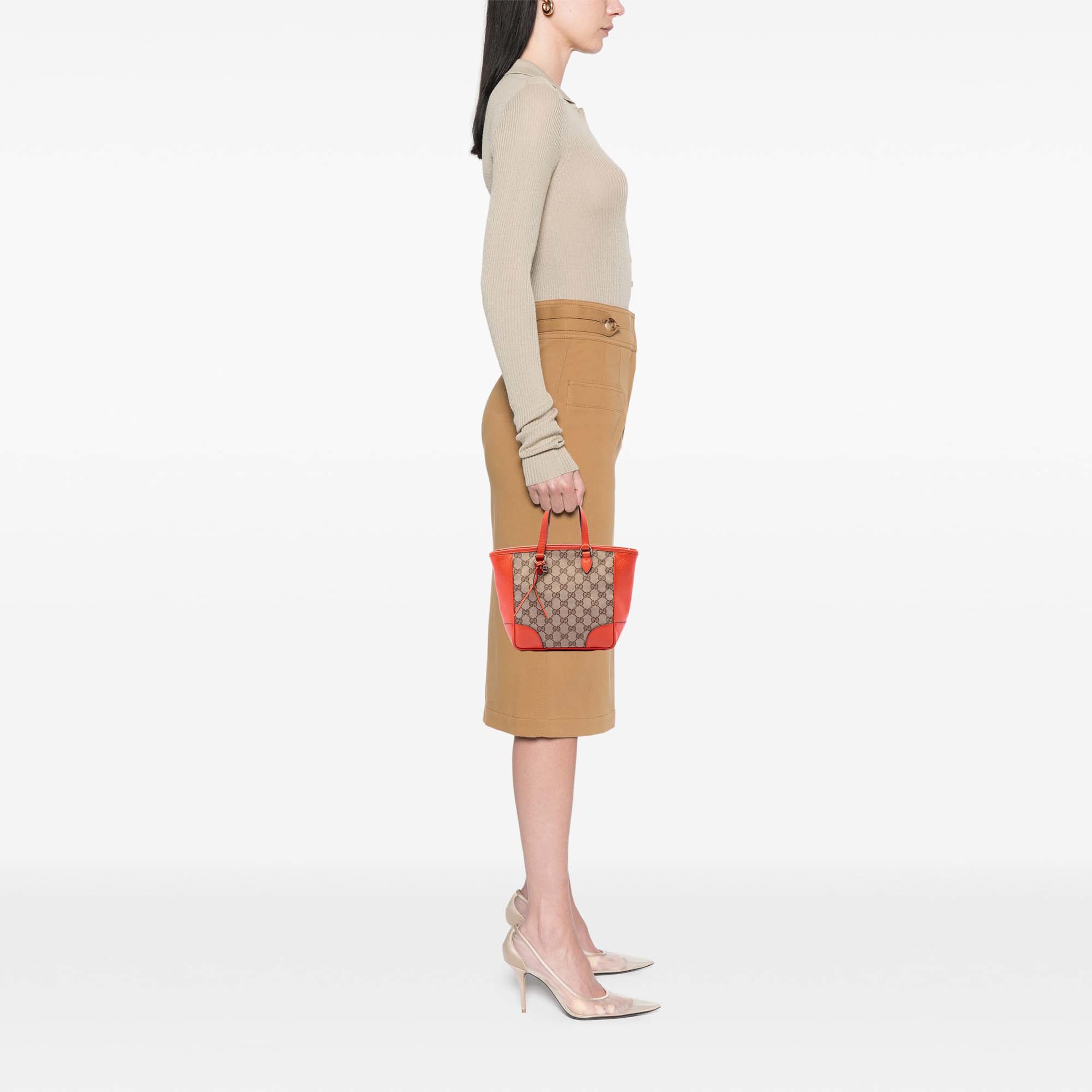 Gucci Small Gg Canvas Bree Satchel, från Luxclusif, i färgen beige. Klicka för att öppna bilden i stort format