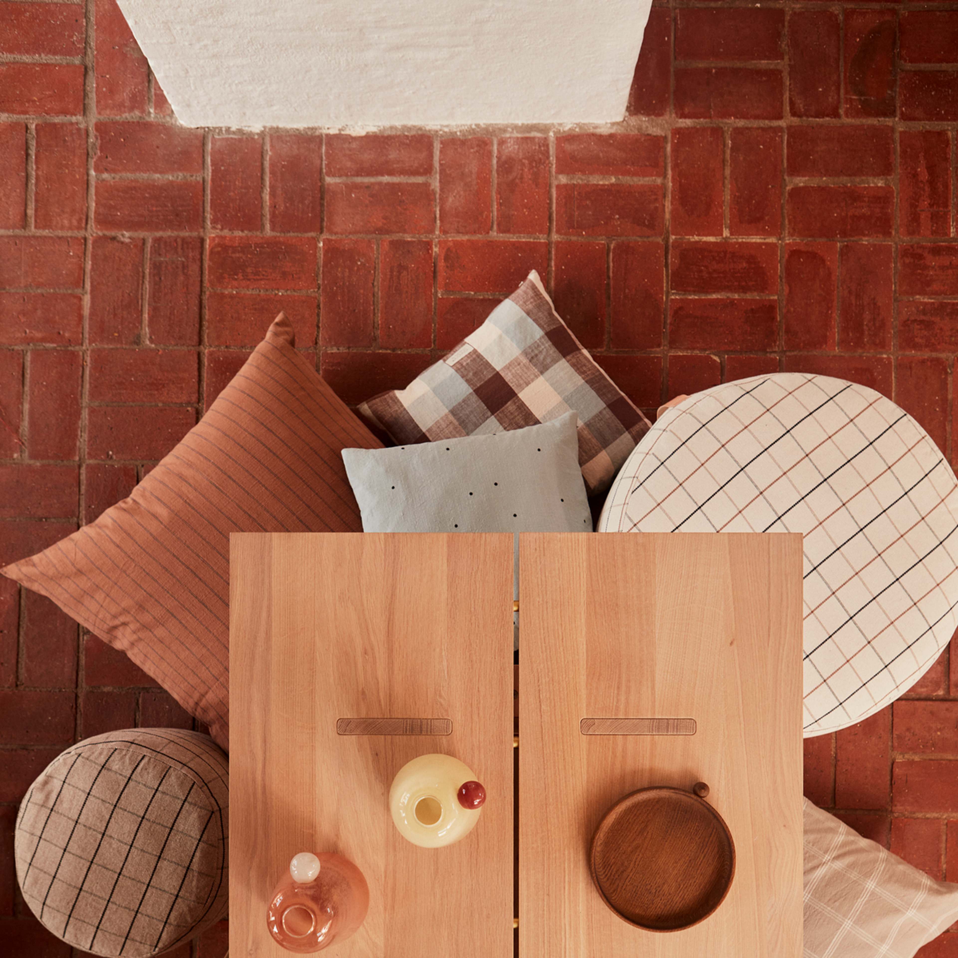 Inka Wood Tray Round, från OYOY Living, i färgen nature. Klicka för att öppna bilden i stort format