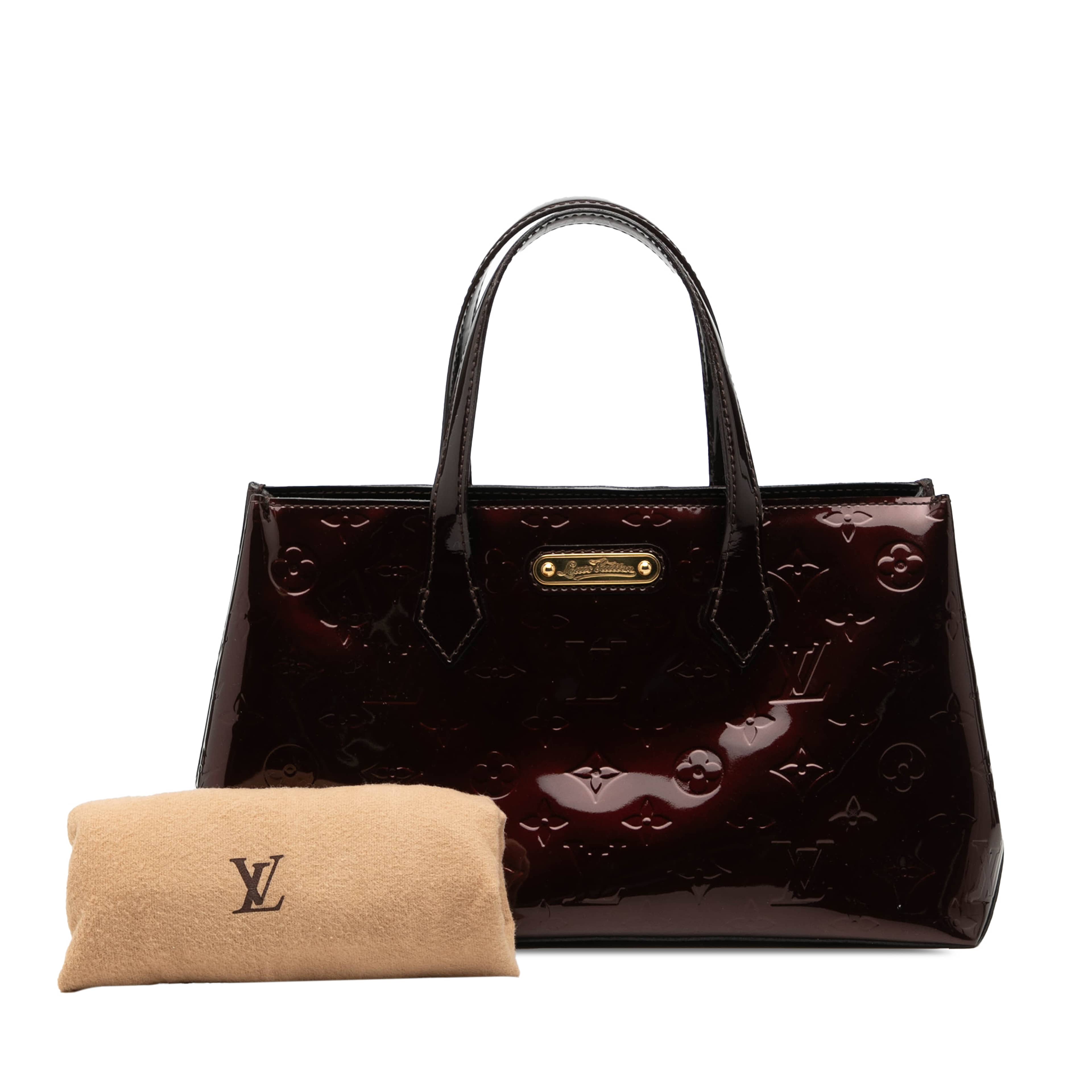 Louis Vuitton Monogram Vernis Wilshire Pm, från Luxclusif, i färgen purpur. Klicka för att öppna bilden i stort format