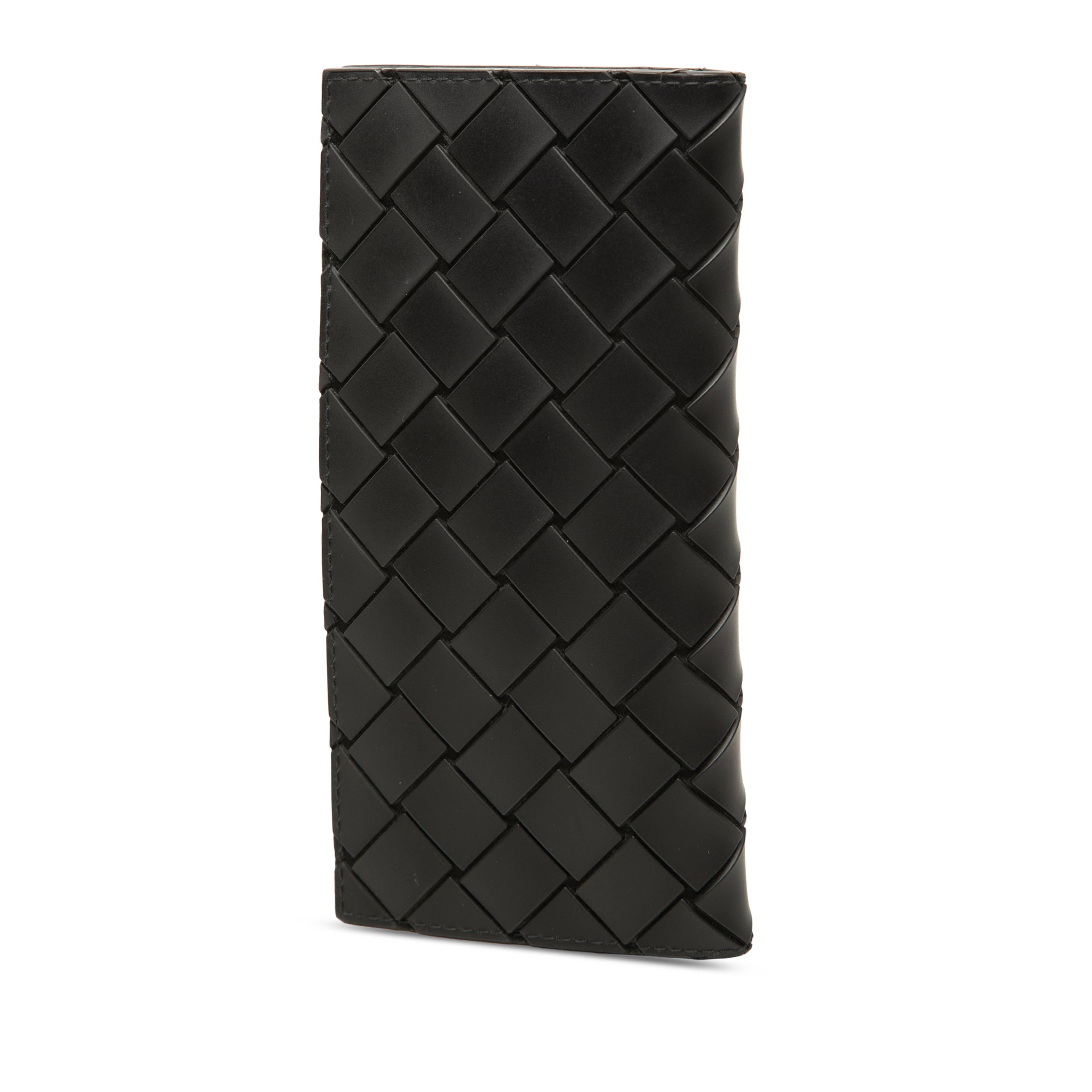 Bottega Veneta Calfskin Intrecciato Bifold Long Wallet, från Luxclusif, i färgen svart. Klicka för att öppna bilden i stort format