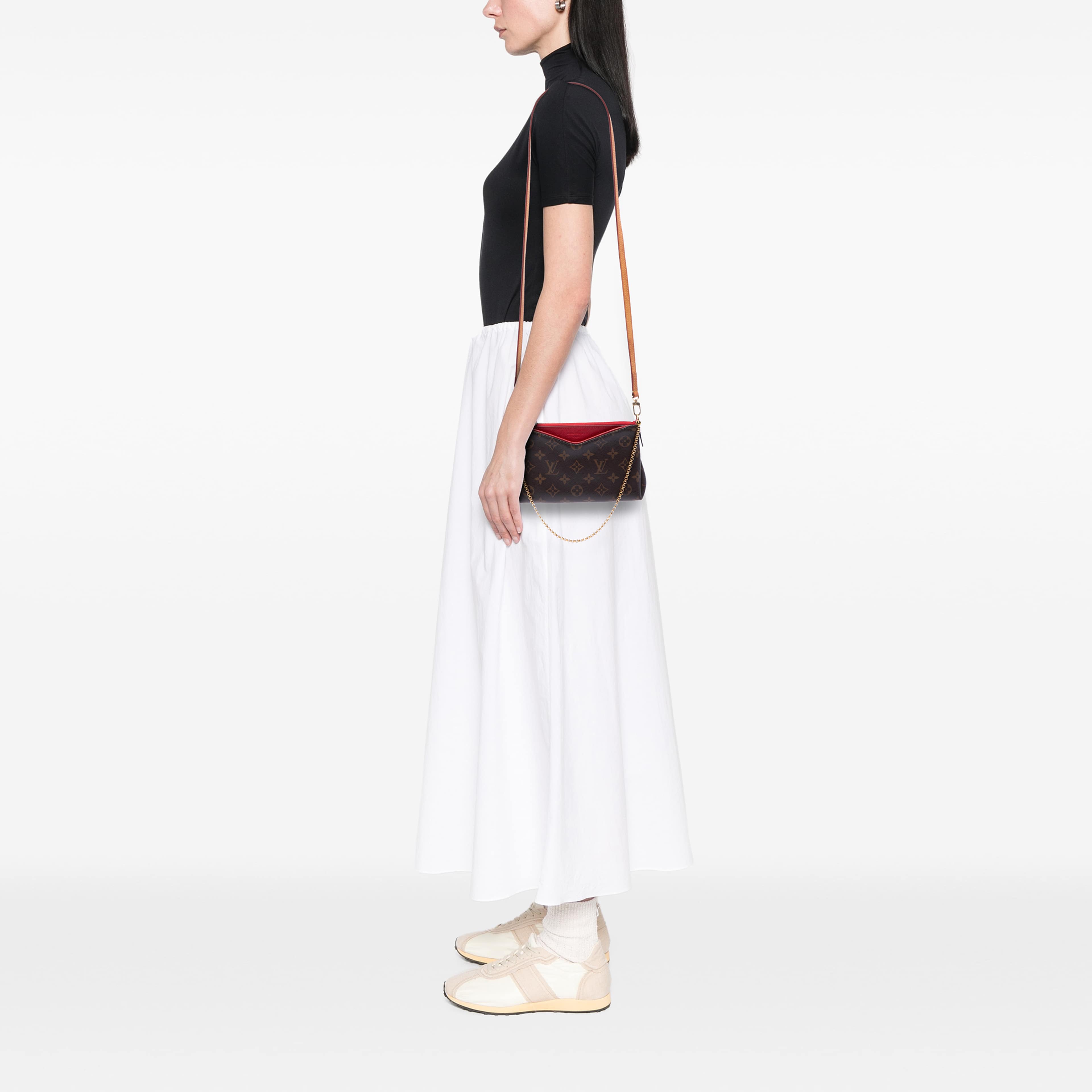 Louis Vuitton Monogram Pallas Clutch, från Luxclusif, i färgen brun. Klicka för att öppna bilden i stort format