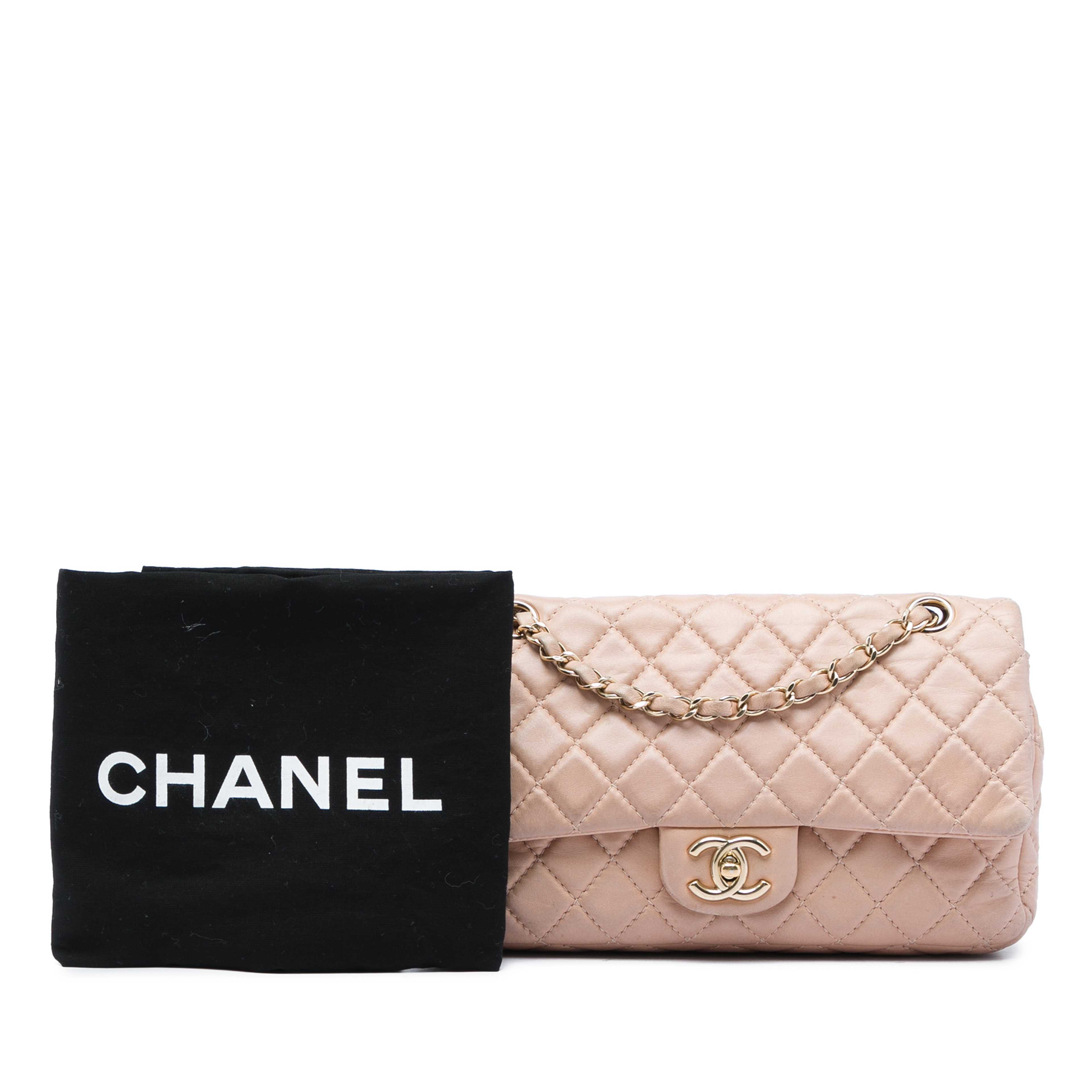 Chanel Medium Classic Lambskin Double Flap, från Luxclusif, i färgen brun. Klicka för att öppna bilden i stort format