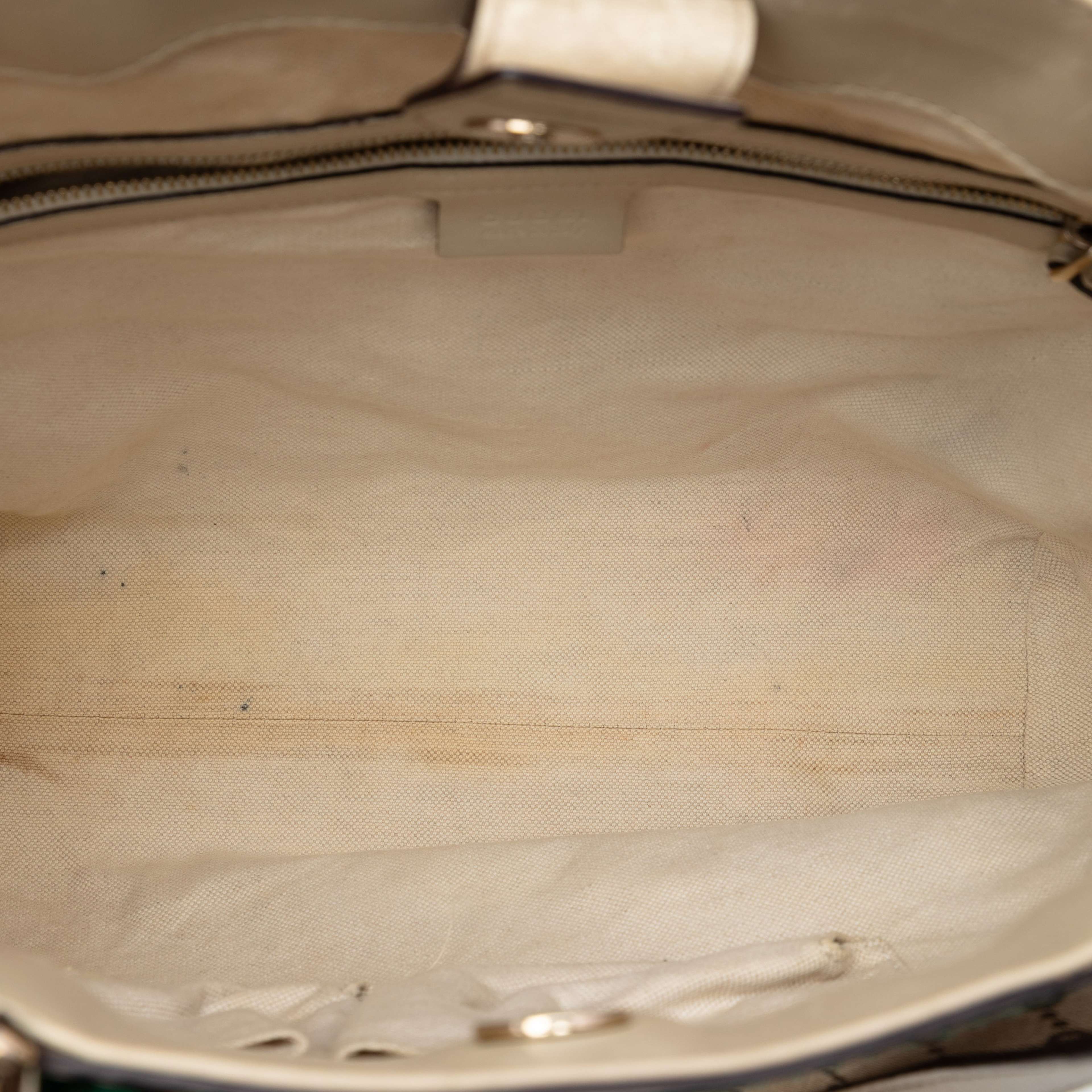 Gucci Gg Canvas Web Mayfair Tote, från Luxclusif, i färgen vit. Klicka för att öppna bilden i stort format