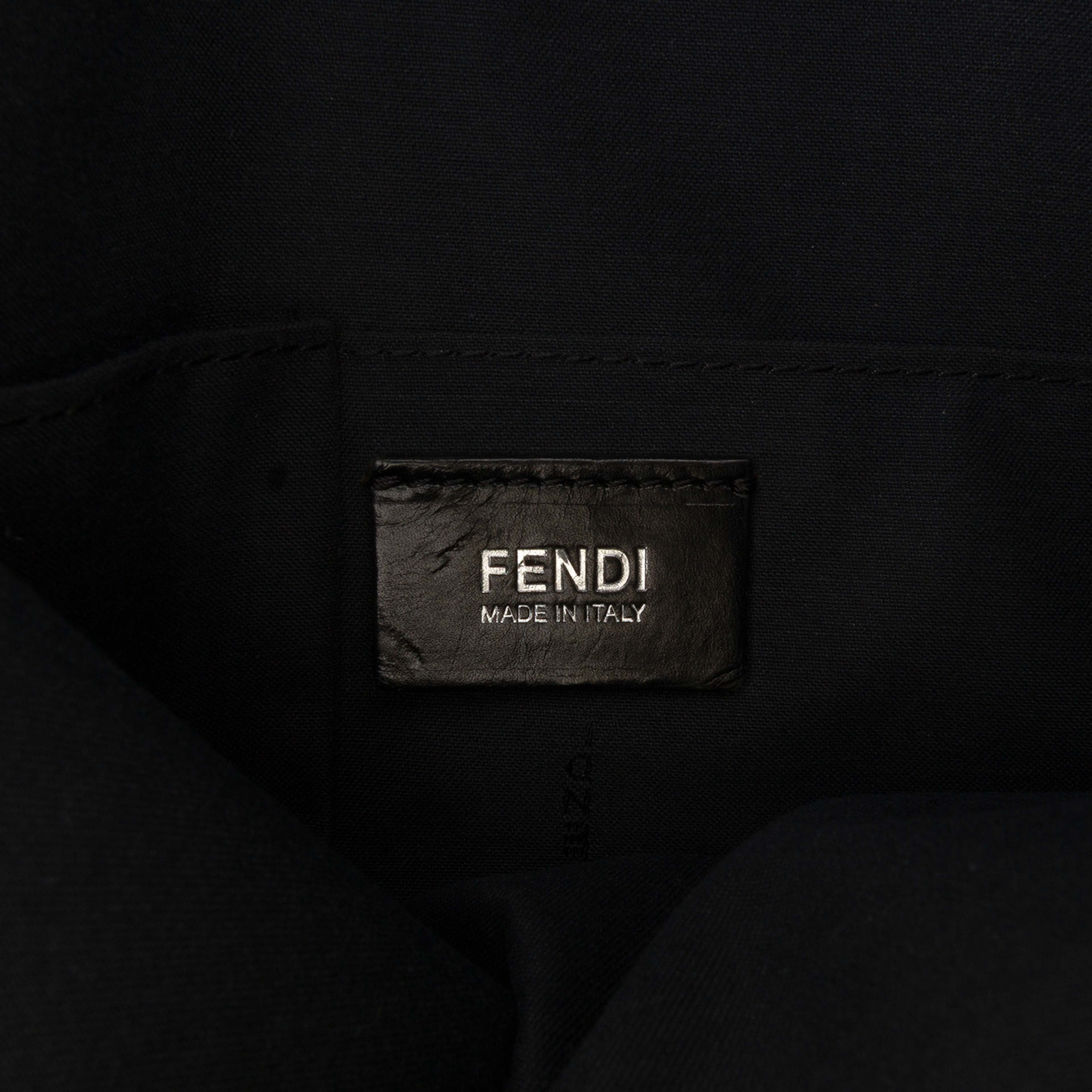 Fendi Zucca Coated Canvas Crossbody, från Luxclusif, i färgen brown. Klicka för att öppna bilden i stort format