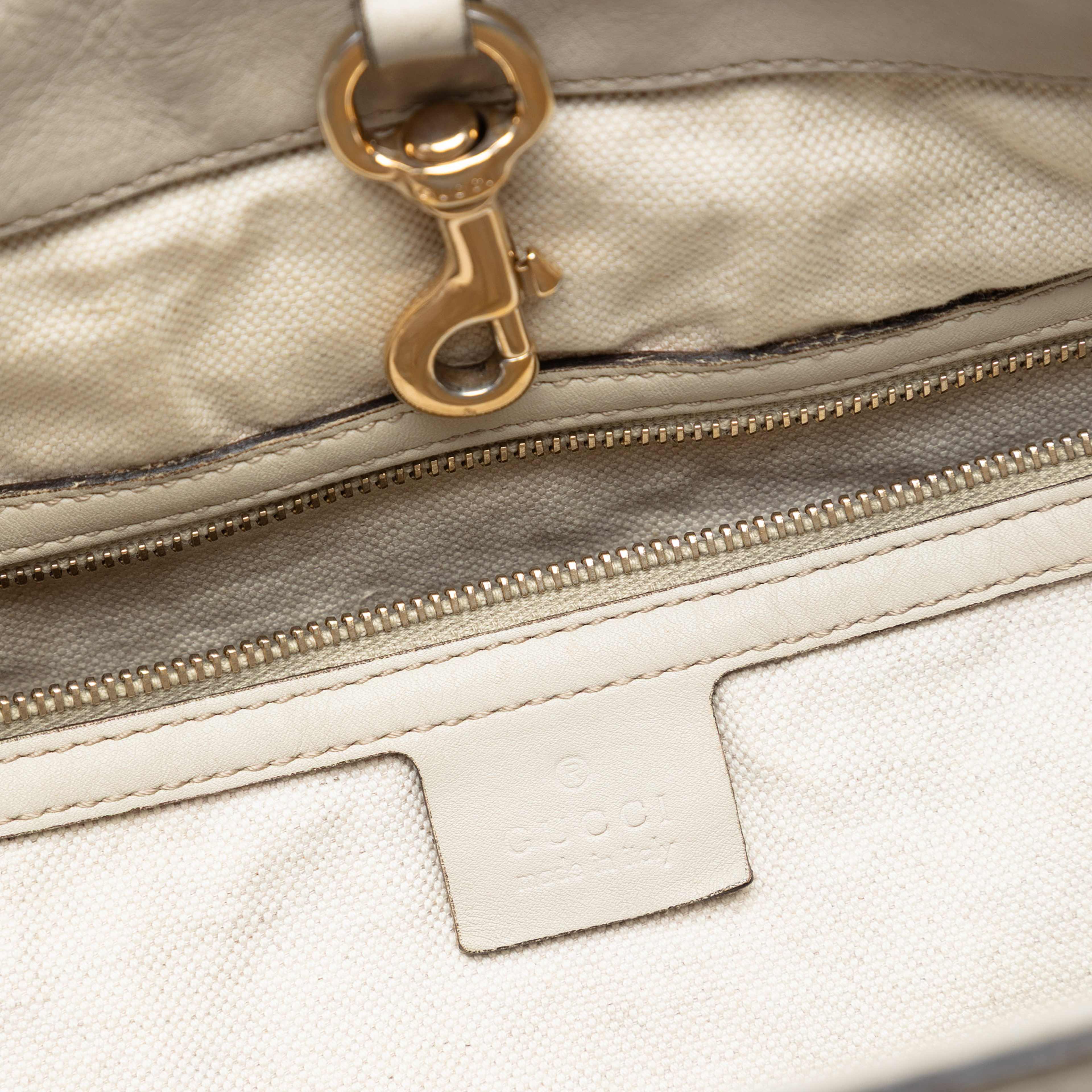 Gucci Microguccissima Nice Tote, från Luxclusif, i färgen white. Klicka för att öppna bilden i stort format